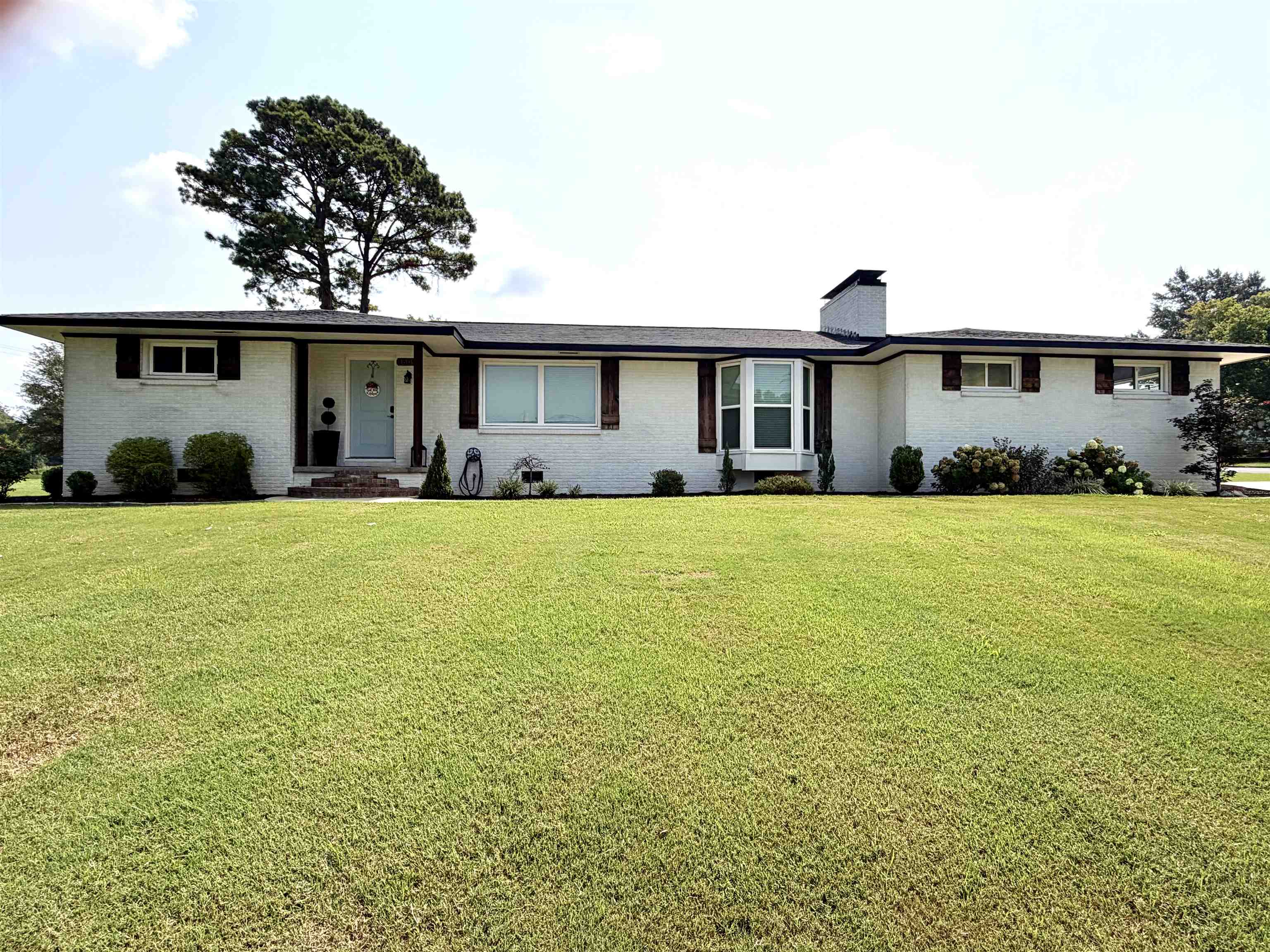 1509 Woodmont Dr, Tuscumbia, AL 35674 — photo 1