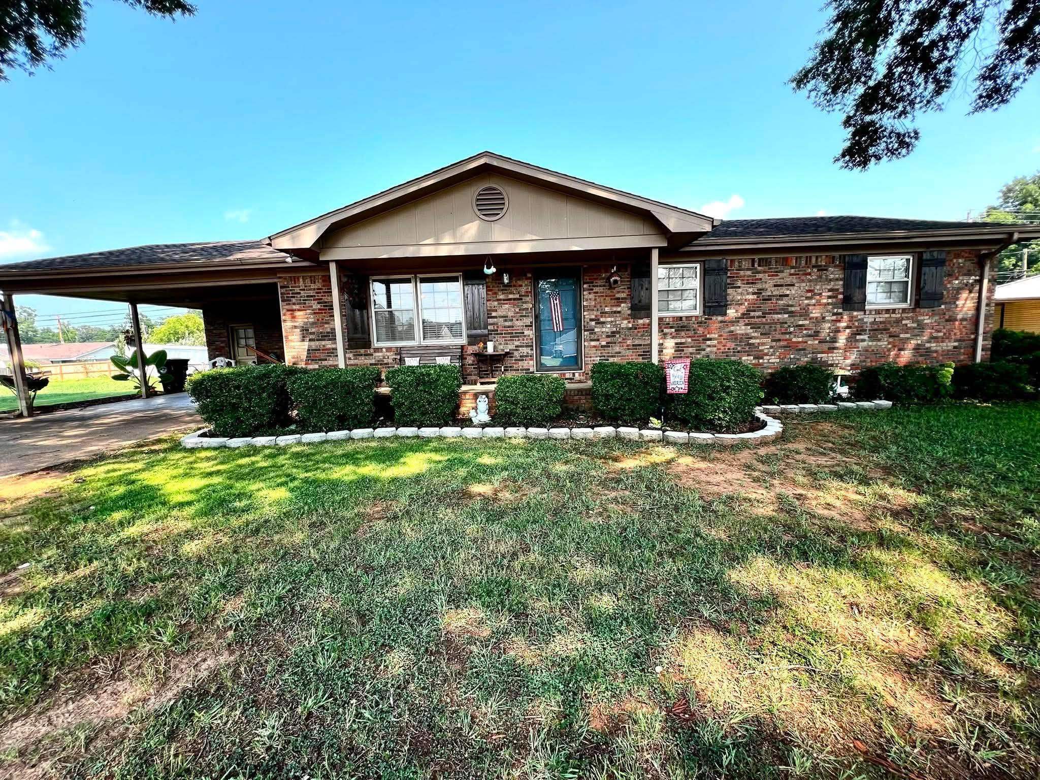 805 Edison Ave, Muscle Shoals, AL 35661 — photo 1