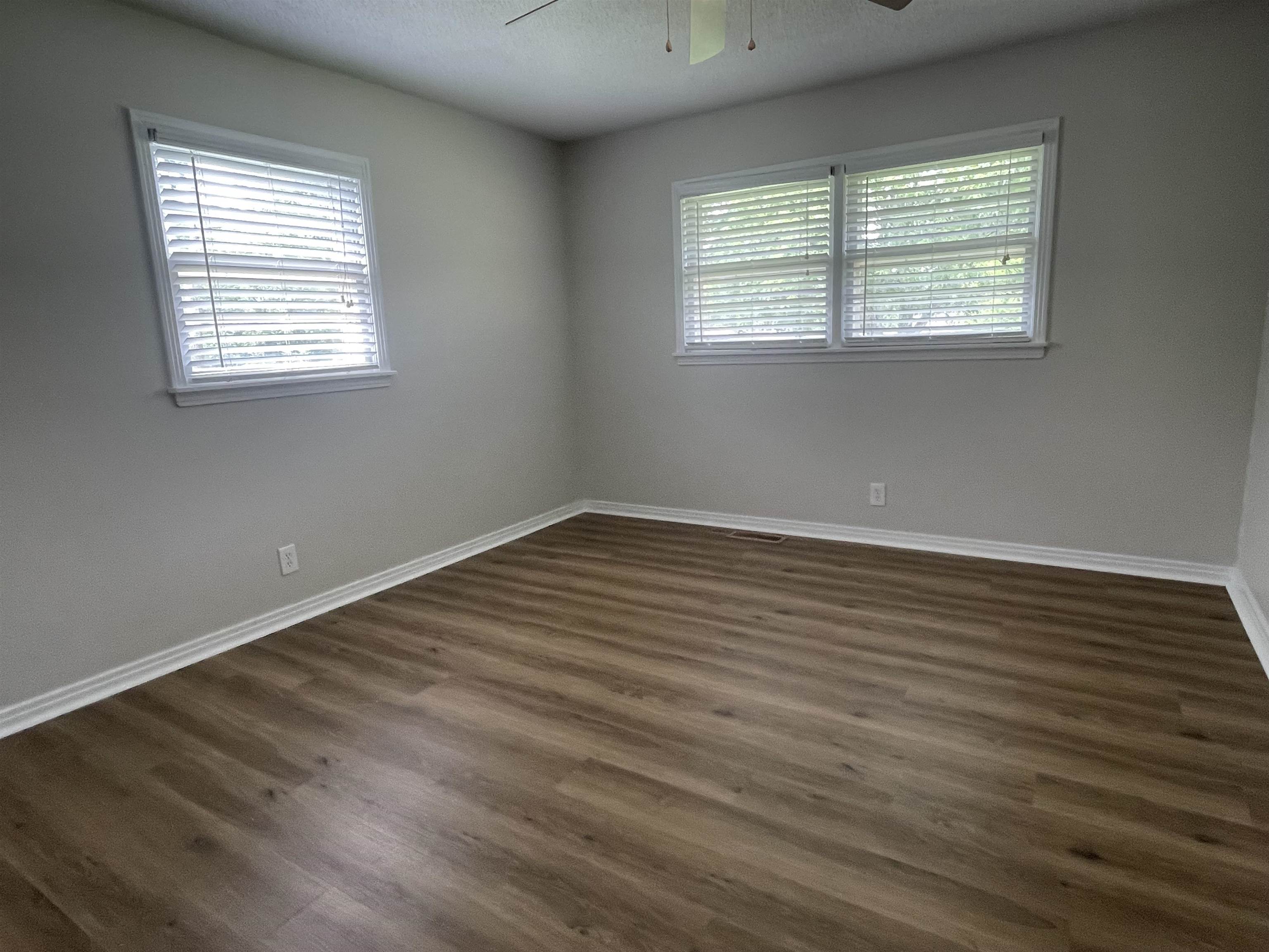 421 E Lakeside Dr, Florence, AL 35630 — photo 11