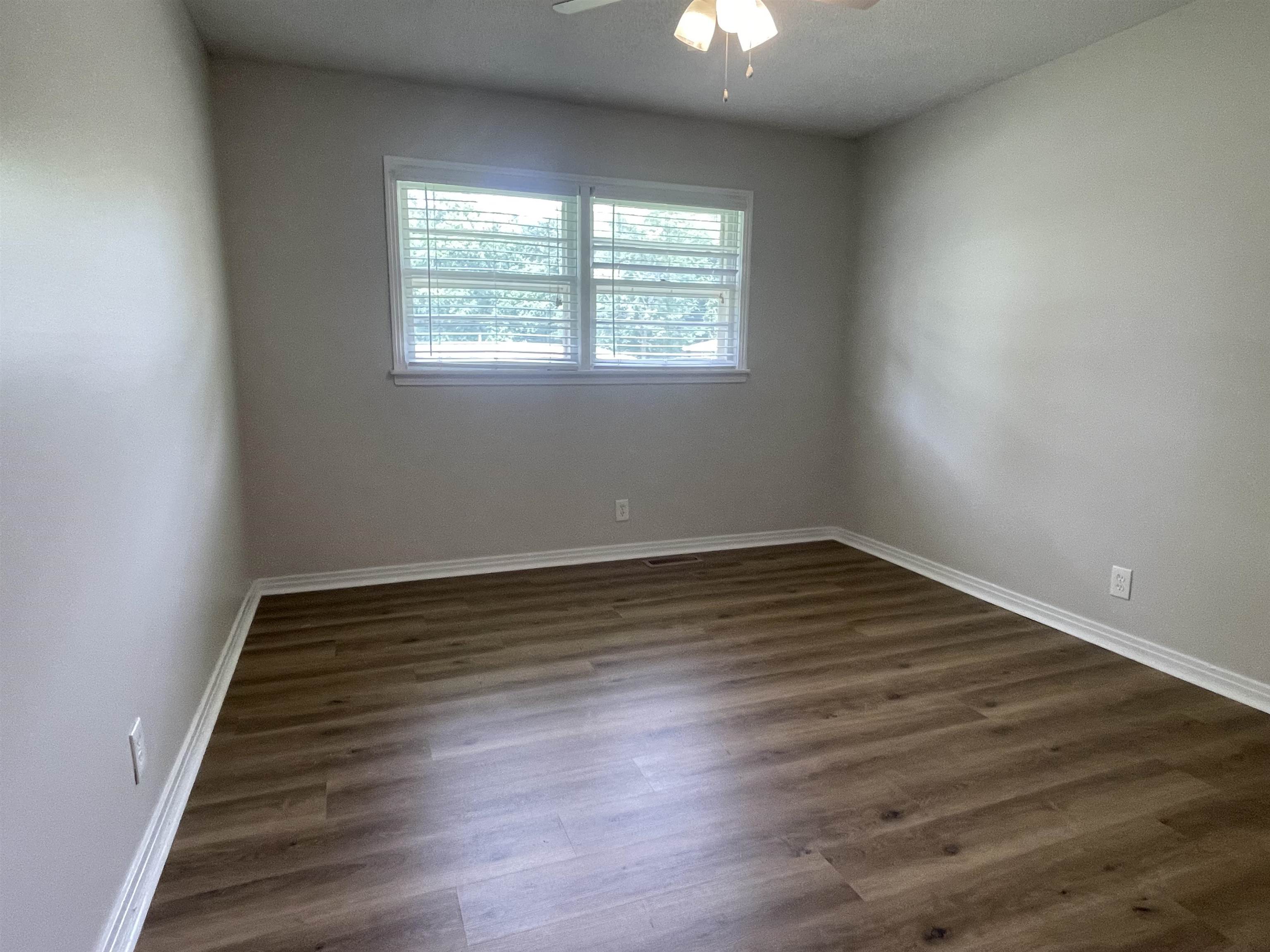 421 E Lakeside Dr, Florence, AL 35630 — photo 12