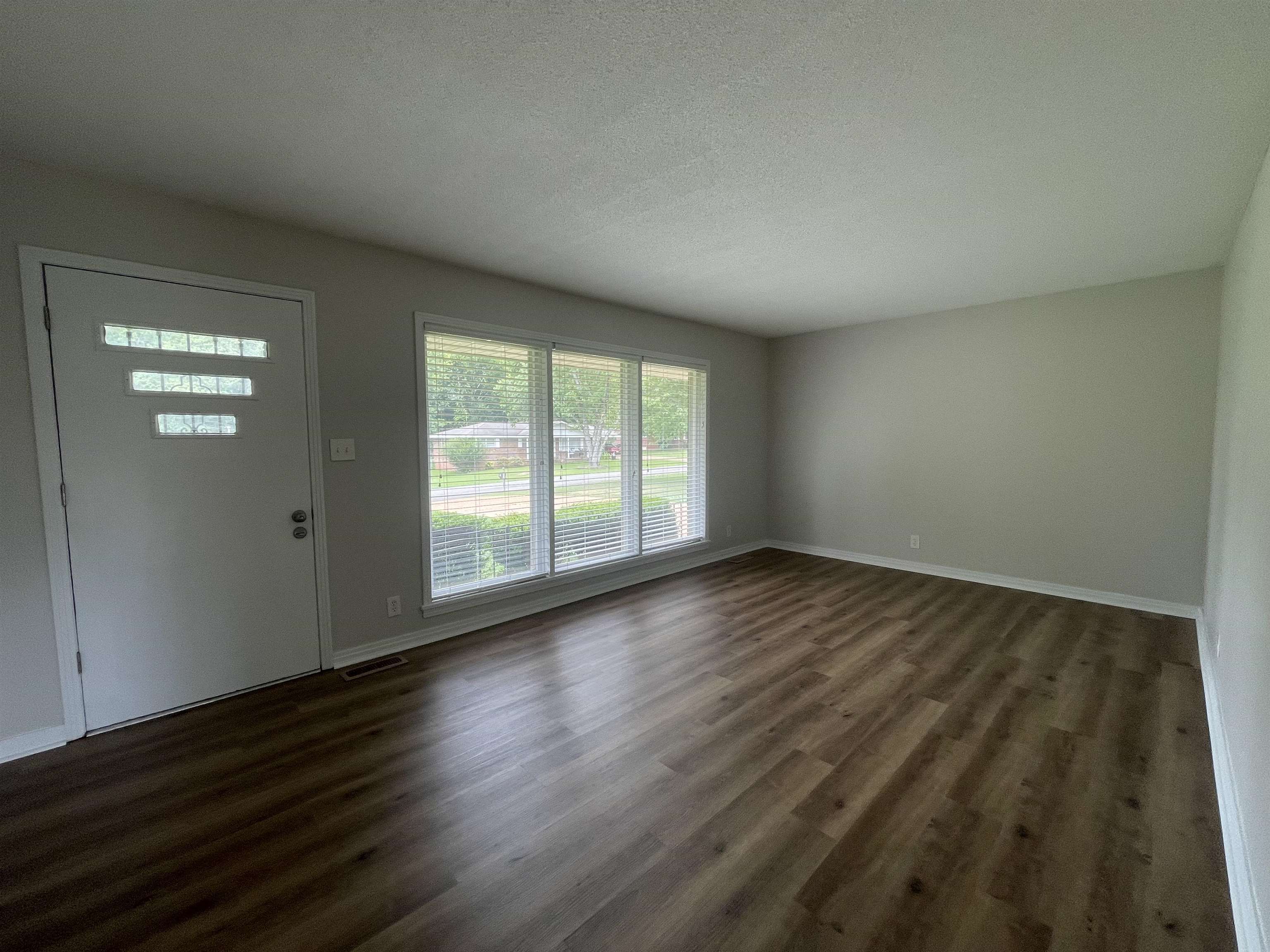 421 E Lakeside Dr, Florence, AL 35630 — photo 3