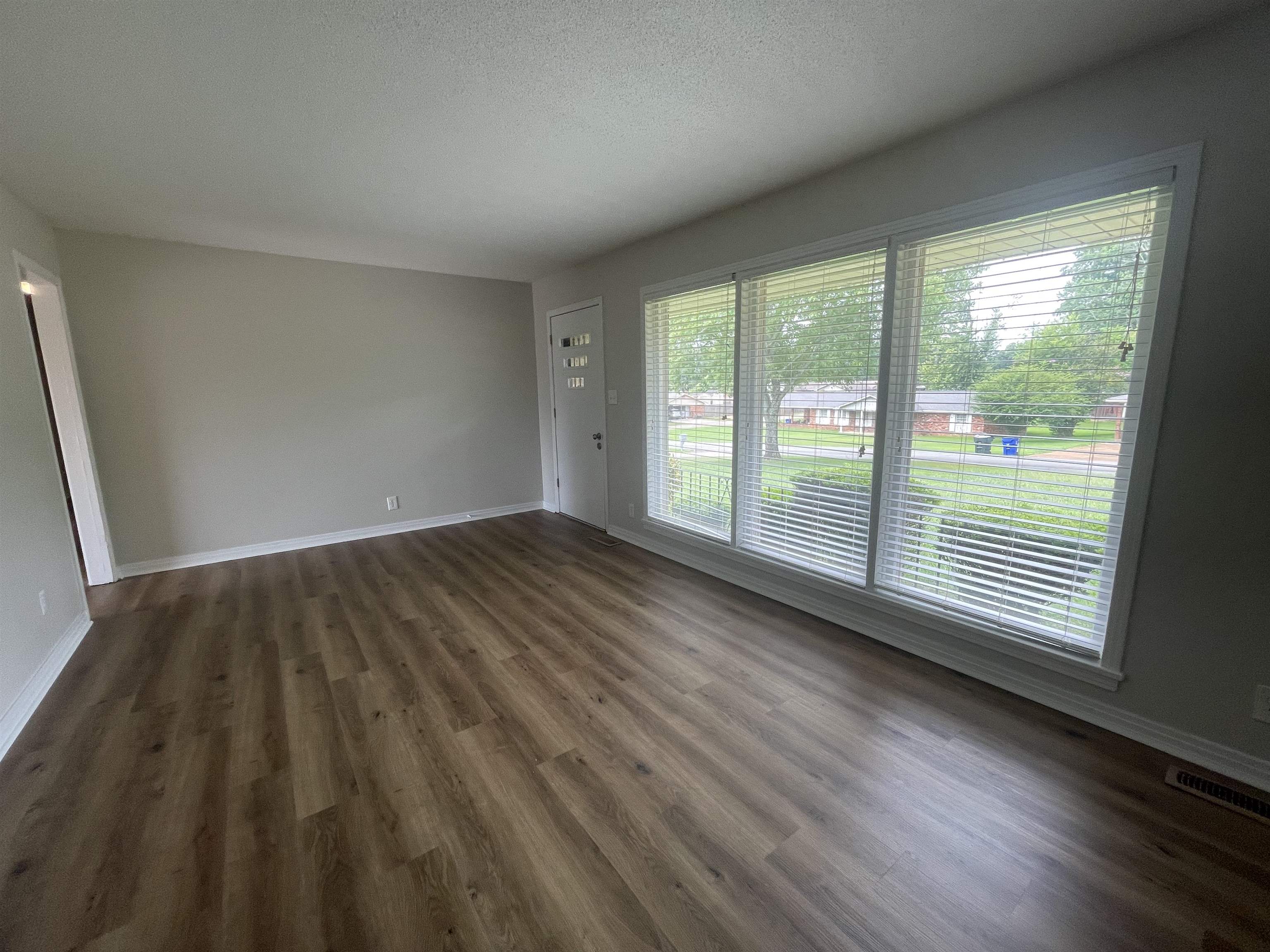 421 E Lakeside Dr, Florence, AL 35630 — photo 4