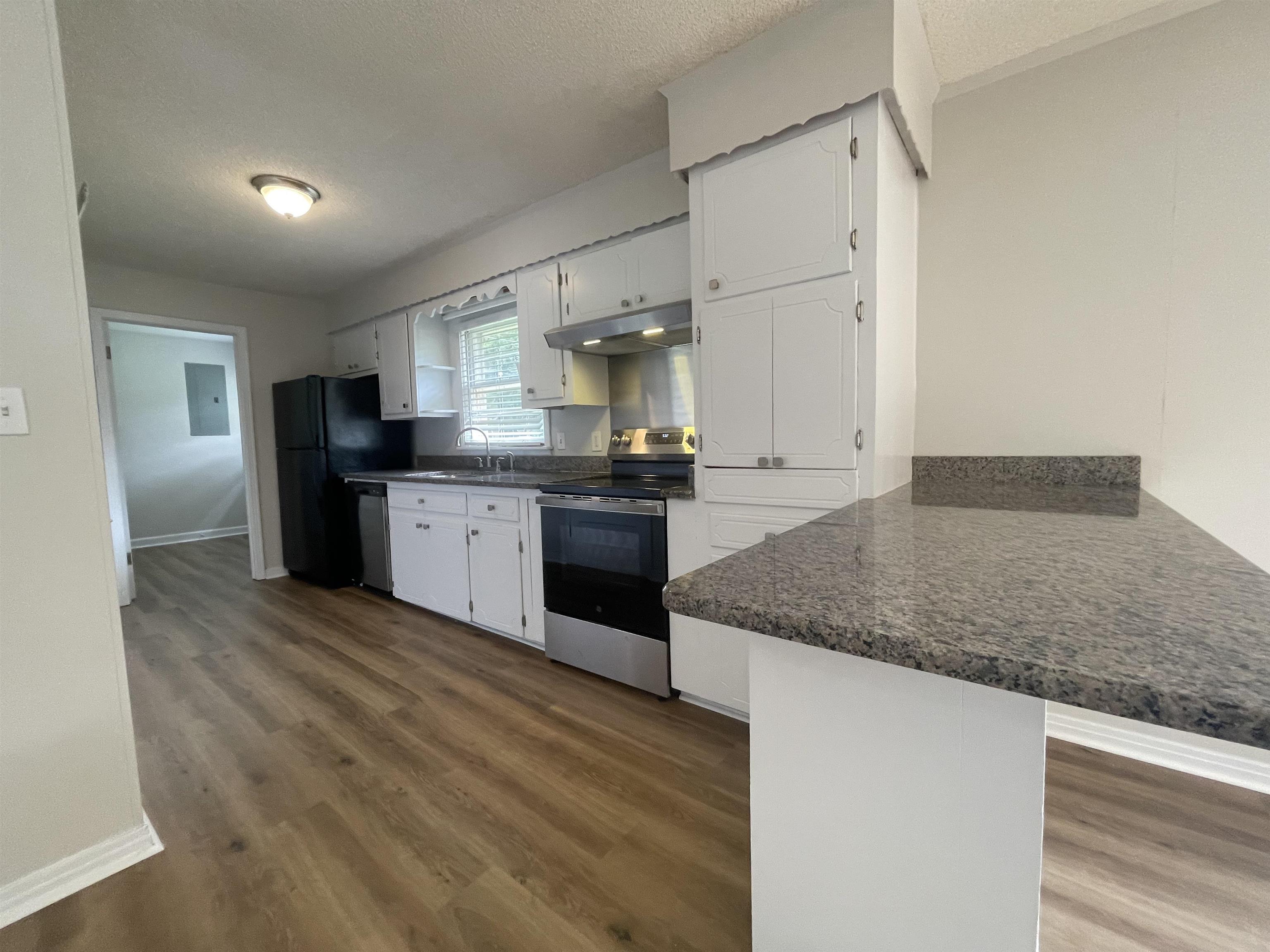 421 E Lakeside Dr, Florence, AL 35630 — photo 7