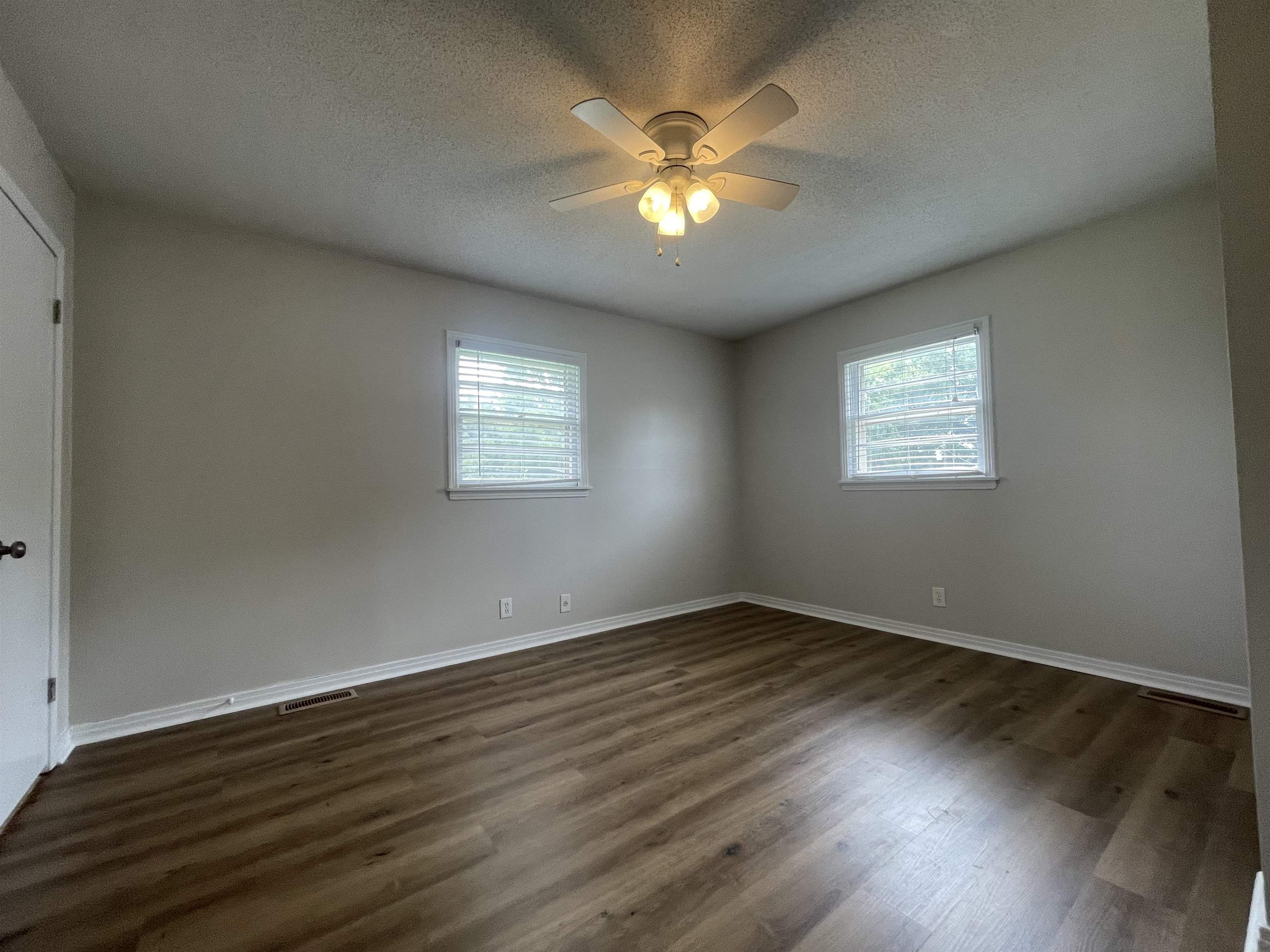 421 E Lakeside Dr, Florence, AL 35630 — photo 9