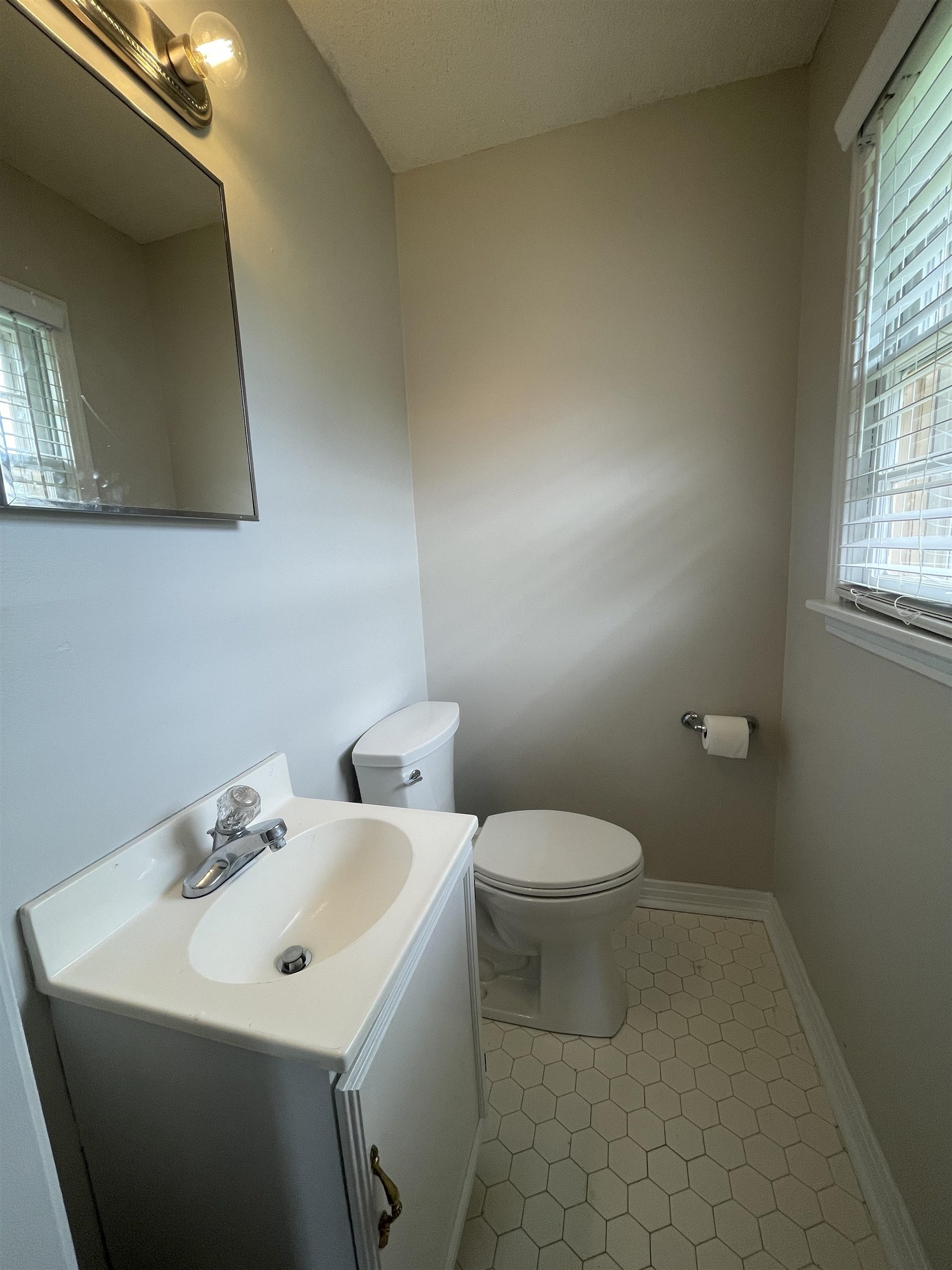 421 E Lakeside Dr, Florence, AL 35630 — photo 10