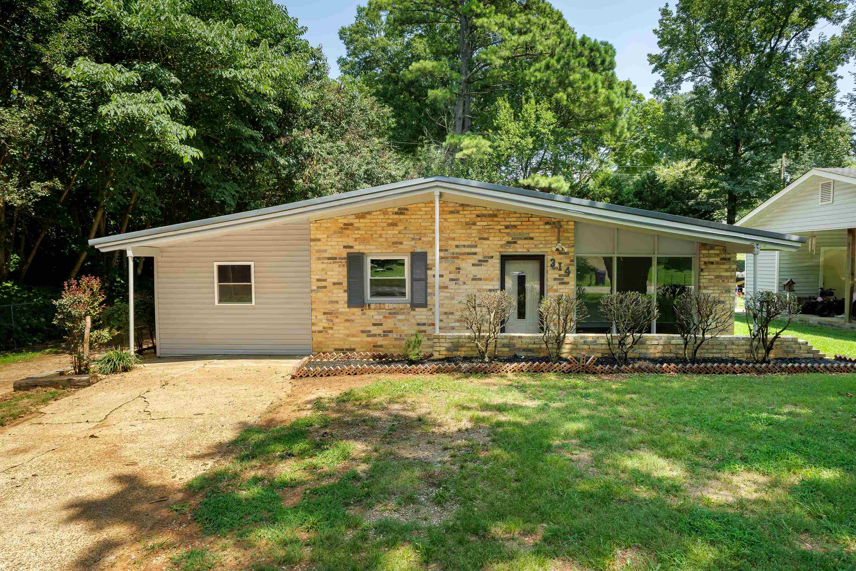 314 Normandy Dr, Florence, AL 35630 — photo 1