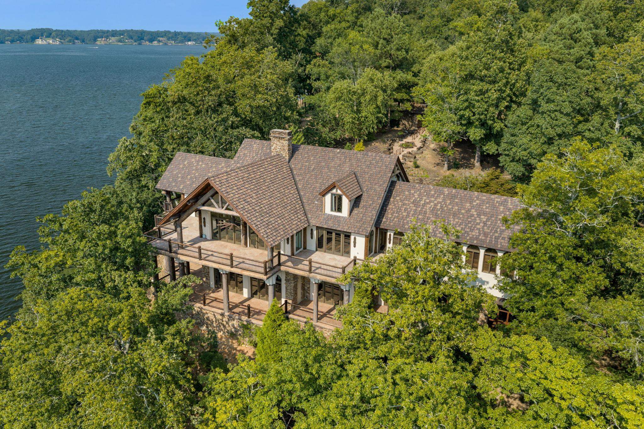 721 Three Point Dr, Muscle Shoals, AL 35661 — photo 1
