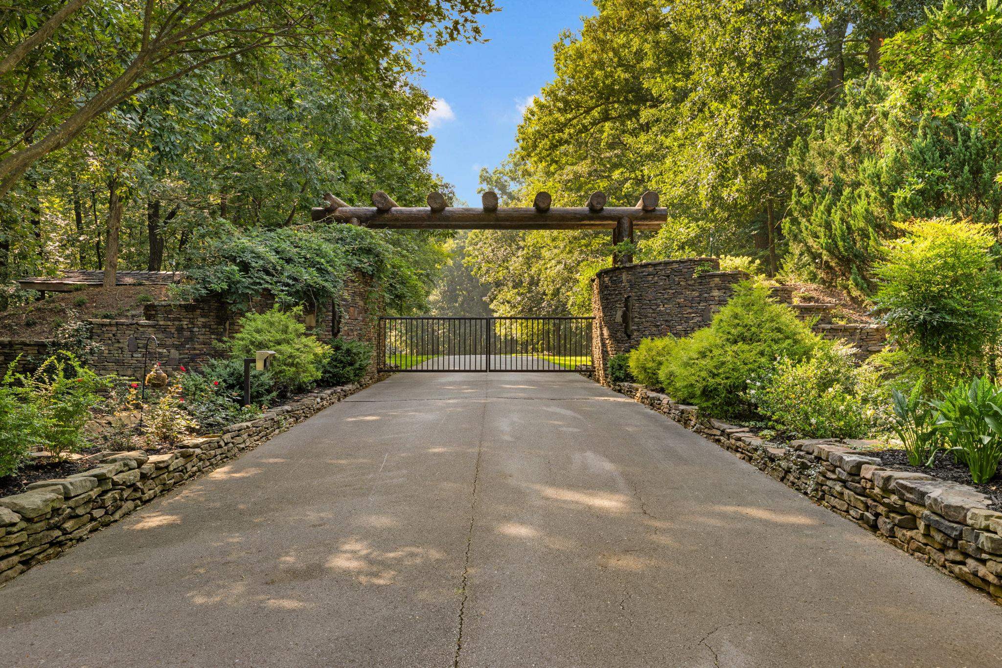 721 Three Point Dr, Muscle Shoals, AL 35661 — photo 2