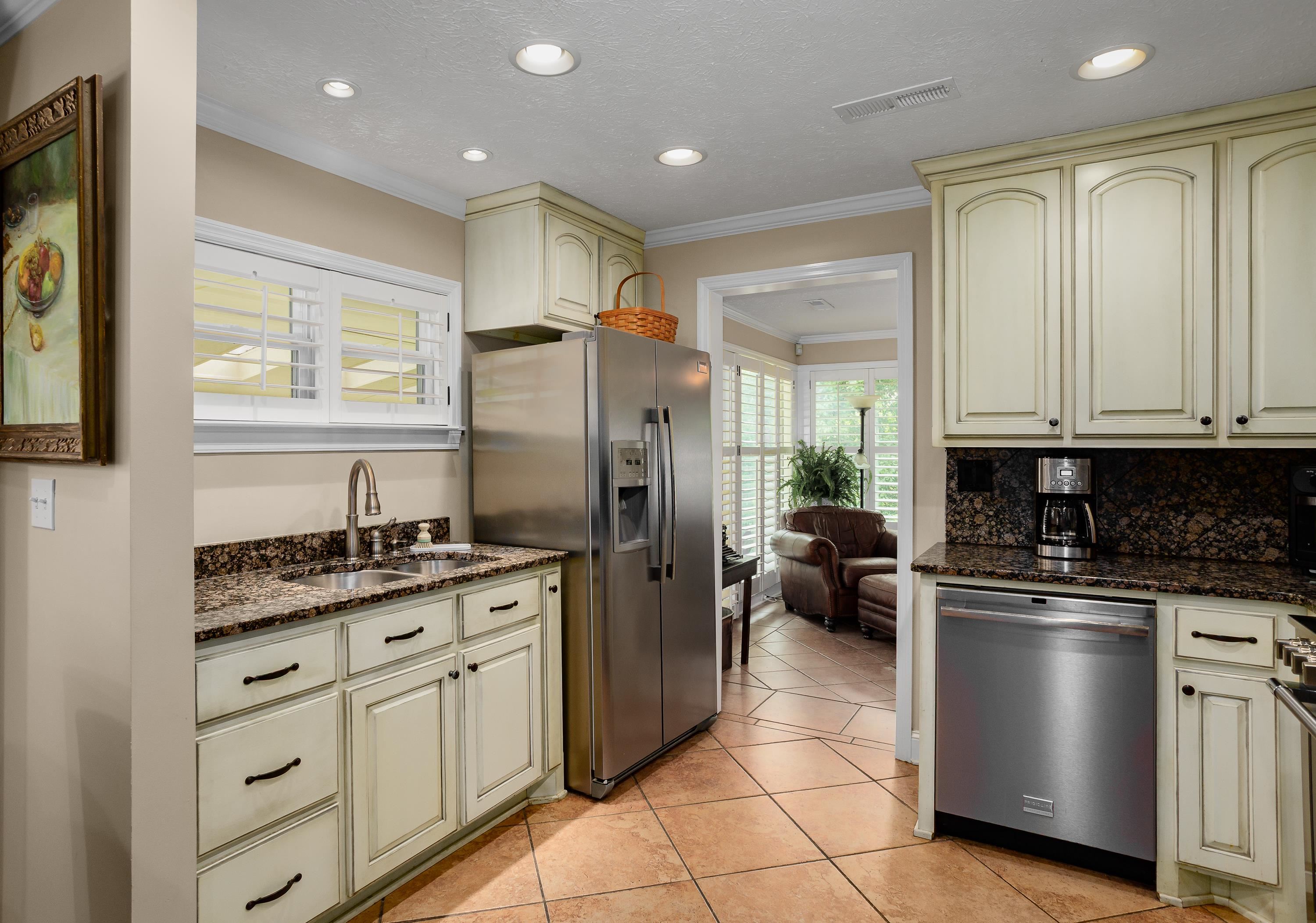 110 Hawthorne St, Florence, AL 35630 — photo 5