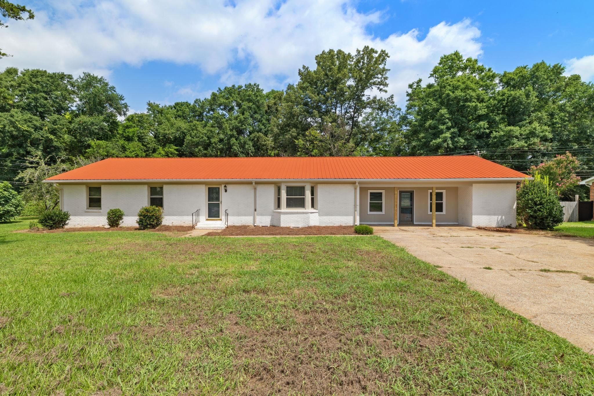 304 Maple St, Tuscumbia, AL 35674 — photo 1