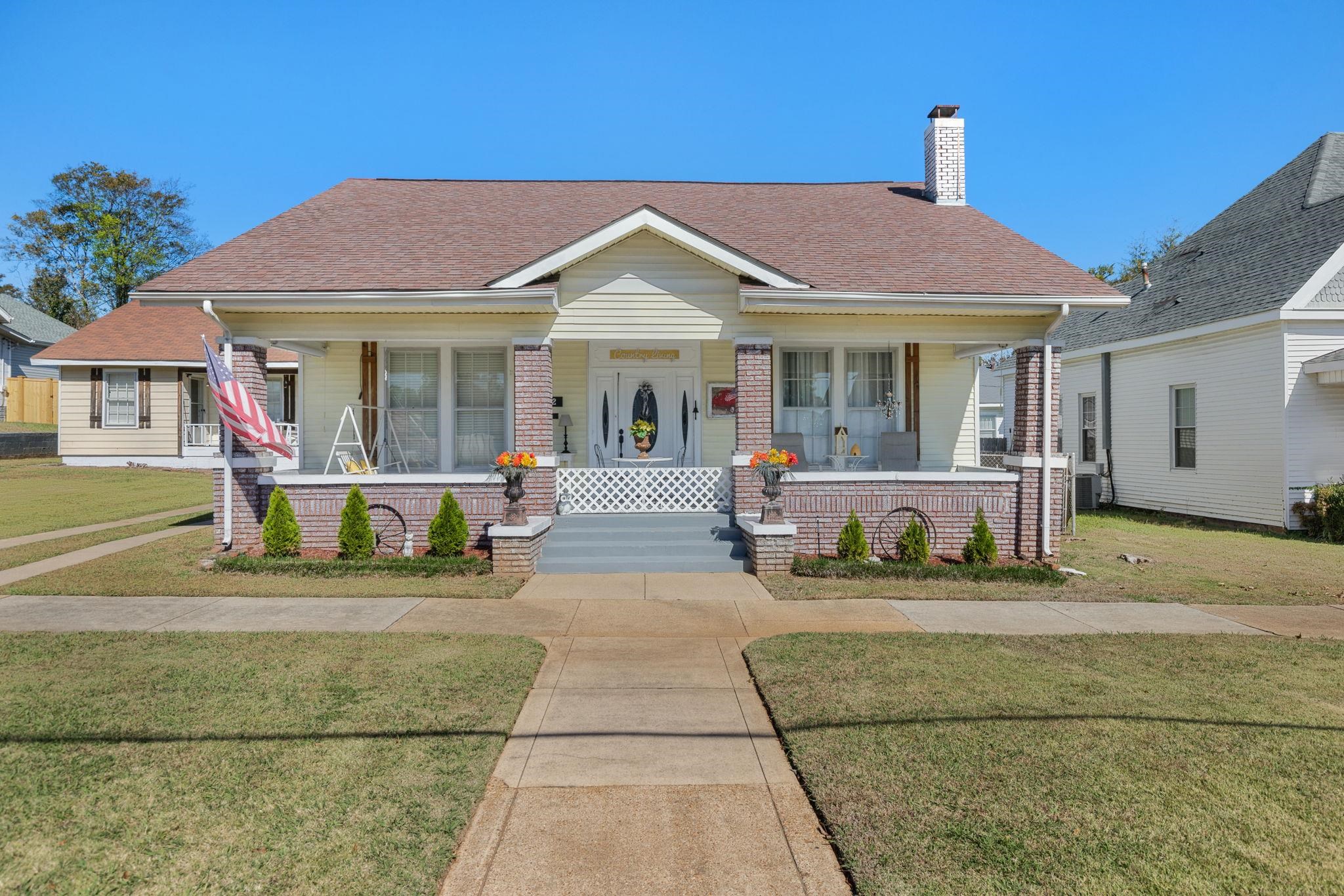 302 W 6th St, Tuscumbia, AL 35674 — photo 2
