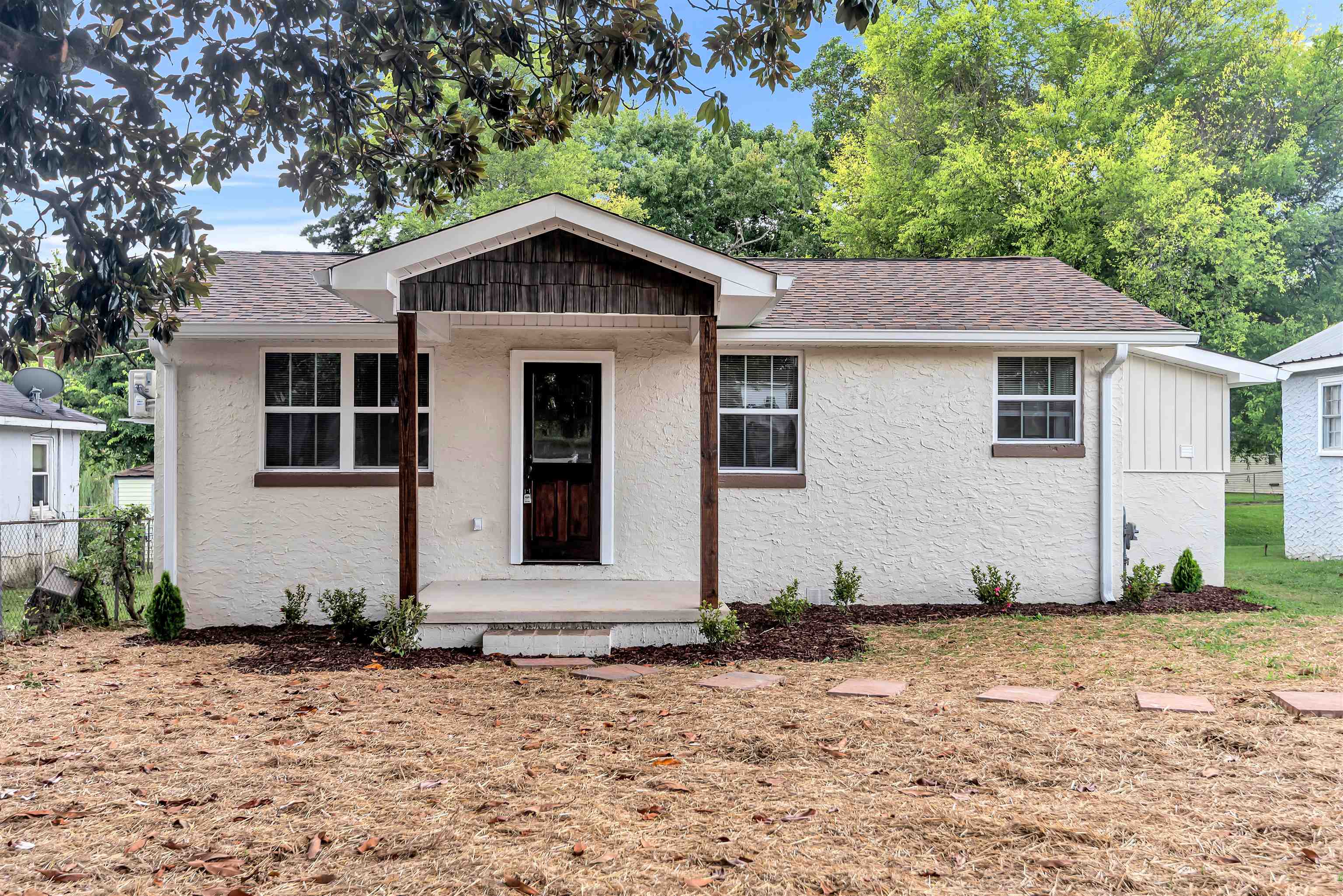 208 S Spurr St, Florence, AL 35630 — photo 1