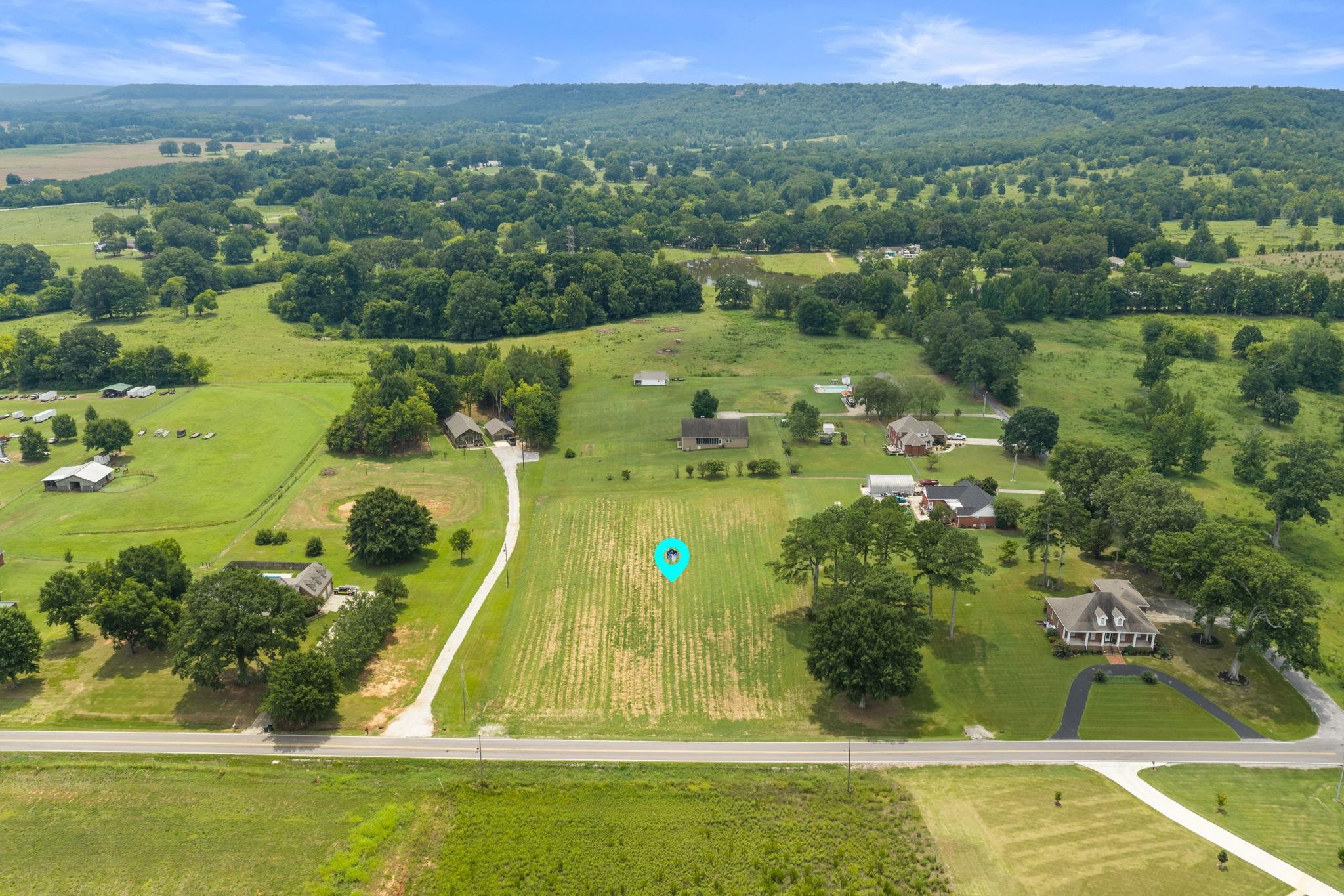 001 Henderson Point Rd, Tuscumbia, AL 35674 — photo 2