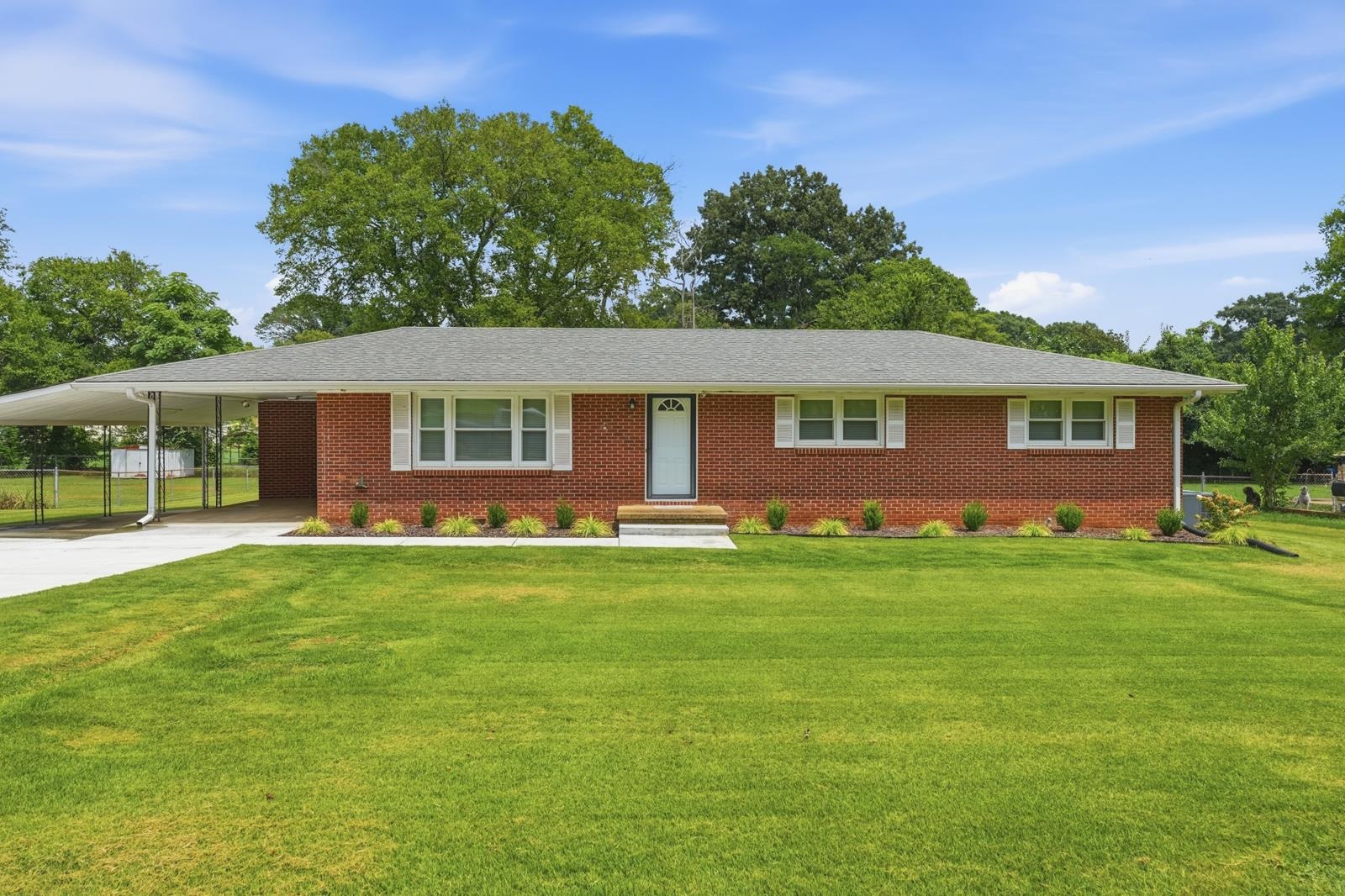 120 River Dr, Tuscumbia, AL 35674 — photo 1