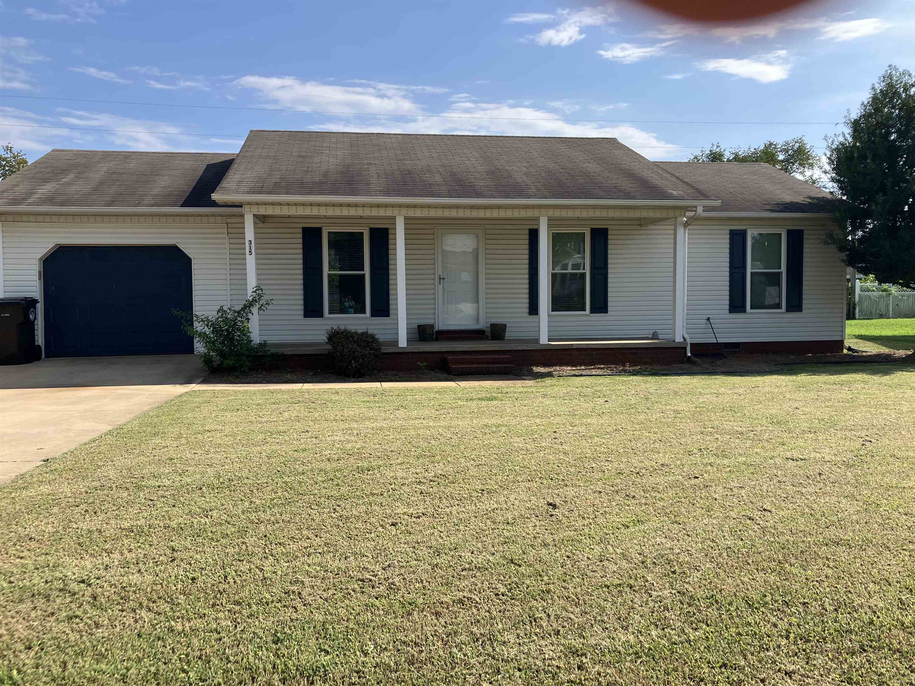 315 Washington Dr, Muscle Shoals, AL 35661 — photo 1