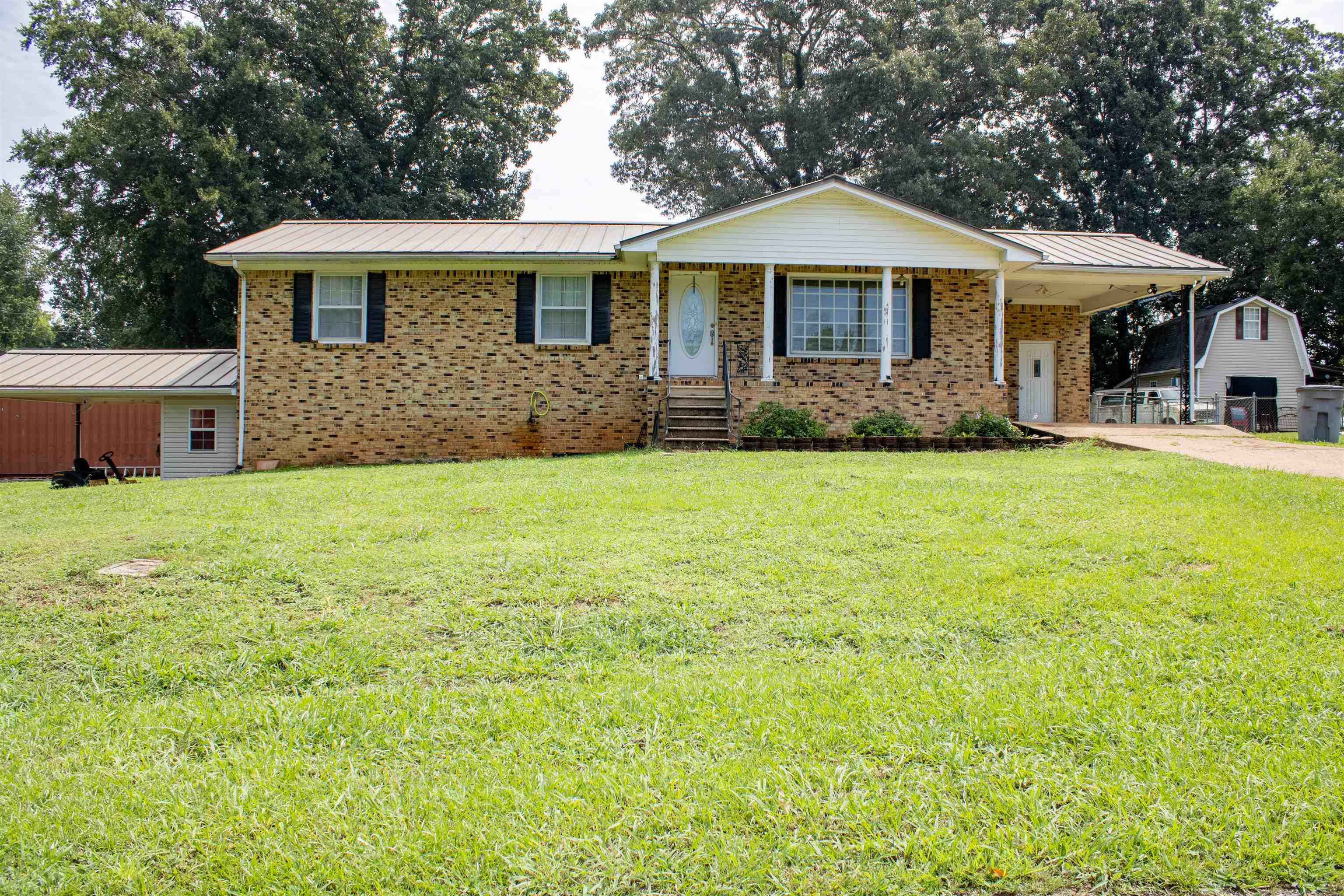 166 Montclair Dr, Killen, AL 35645 — photo 1