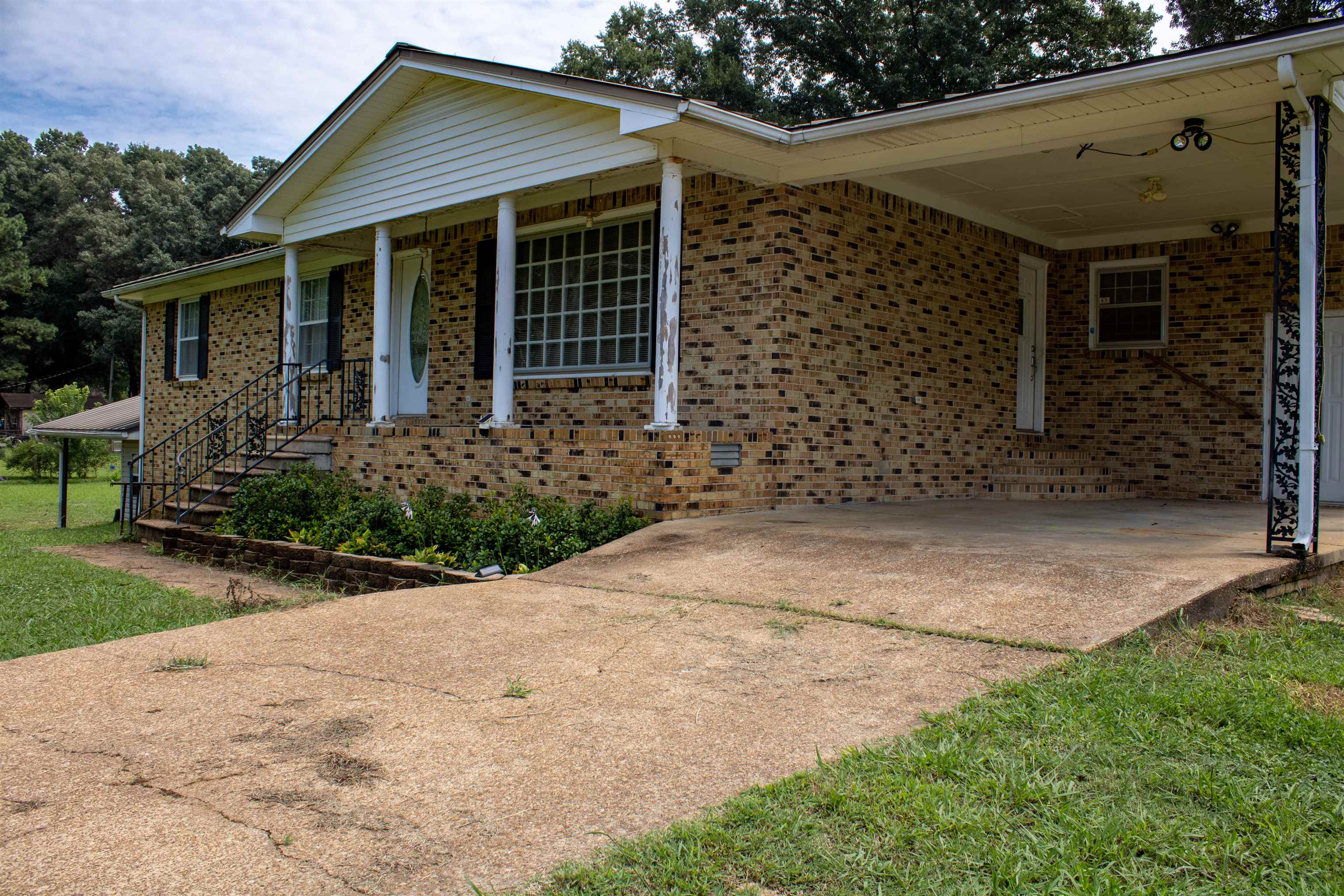 166 Montclair Dr, Killen, AL 35645 — photo 3