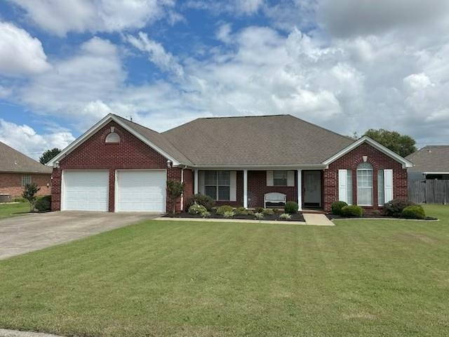 305 W Girard Ave, Muscle Shoals, AL 35661 — photo 1