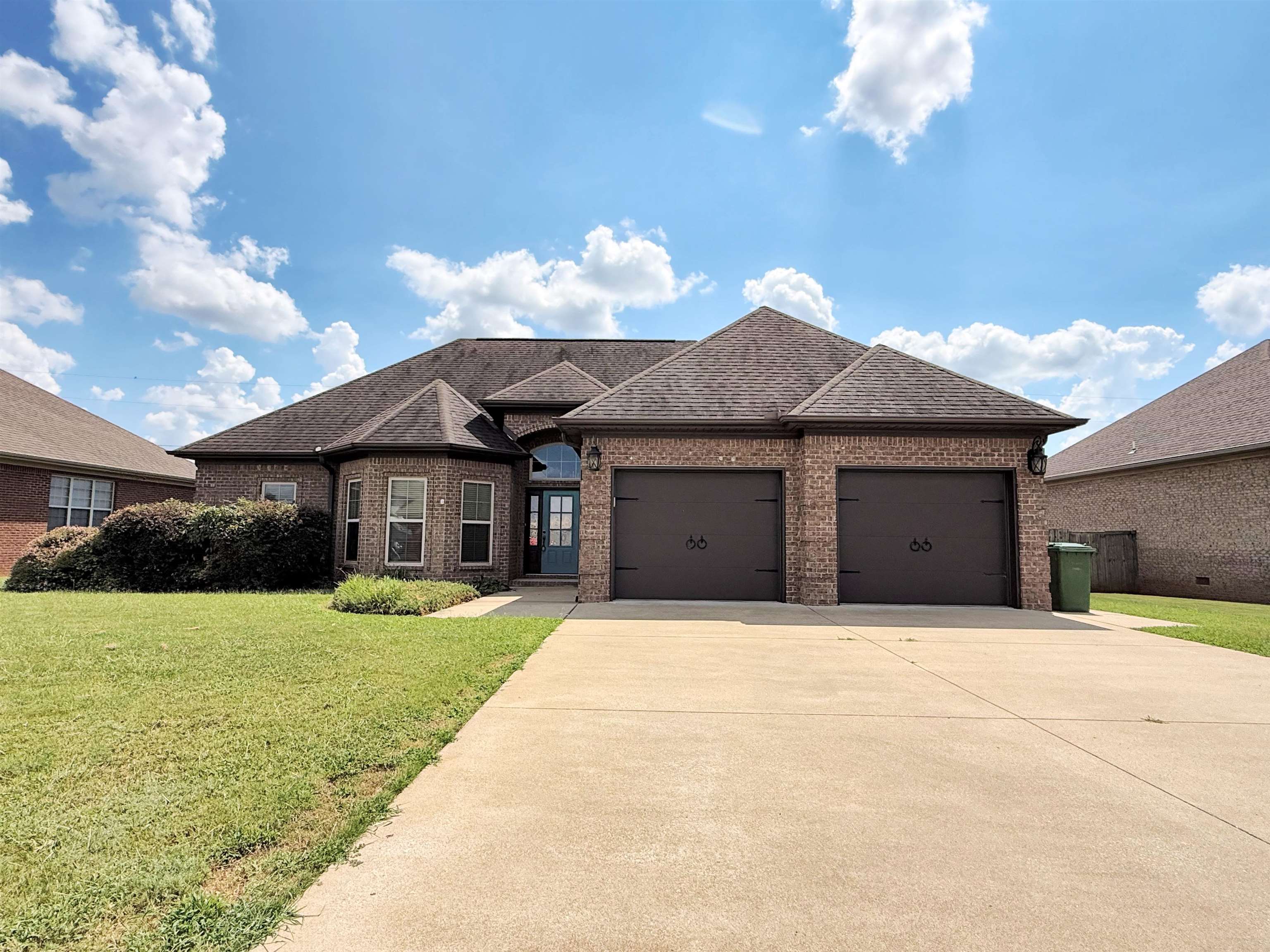 113 Cottonwood Dr, Muscle Shoals, AL 35661 — photo 1