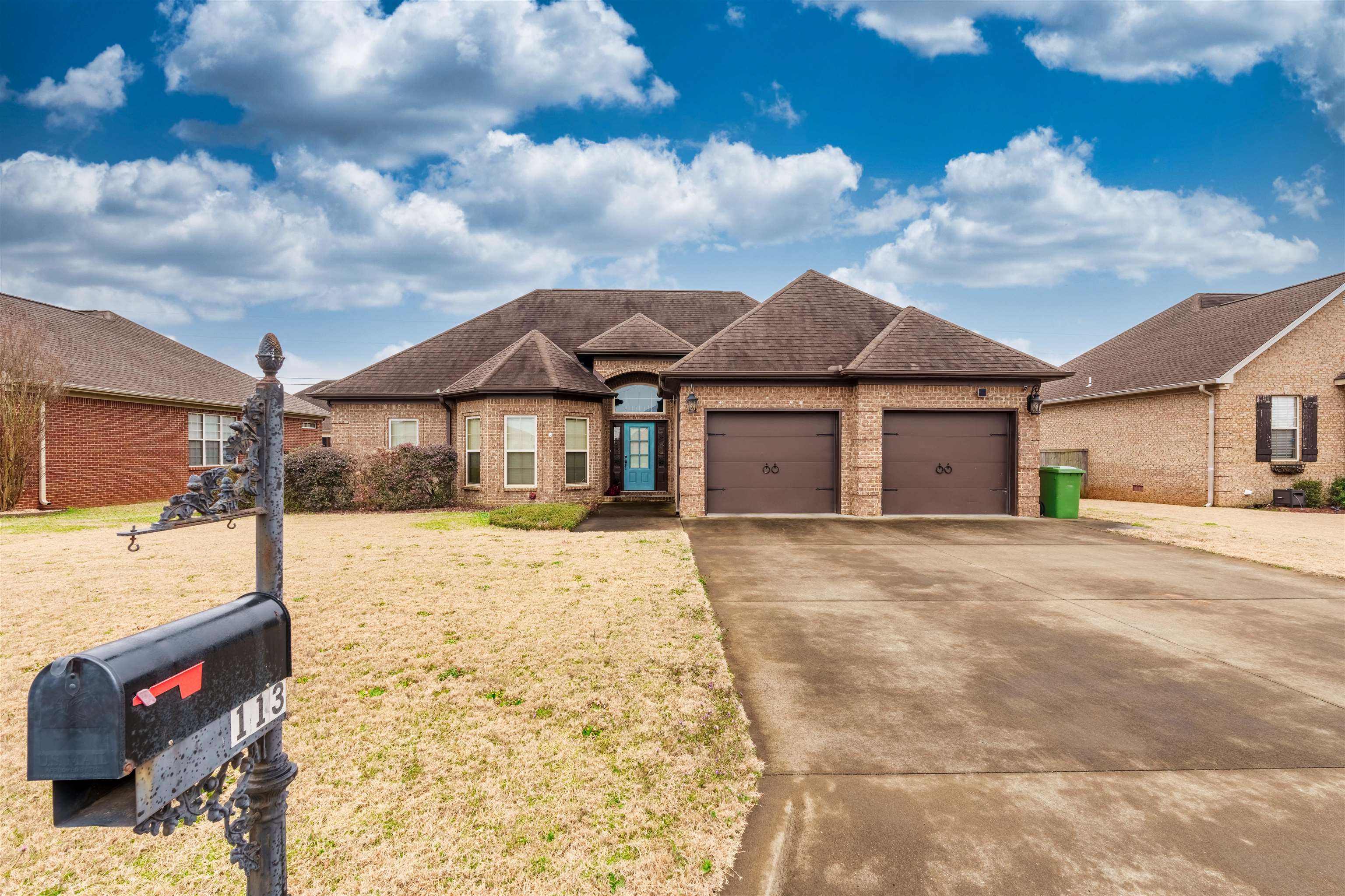 113 Cottonwood Dr, Muscle Shoals, AL 35661 — photo 1