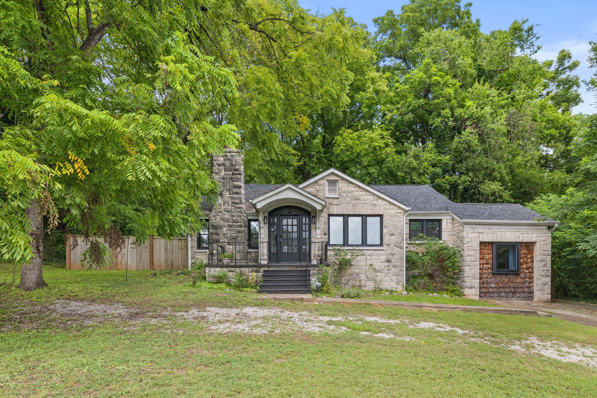 601 Crest St, Florence, AL 35630 — photo 1