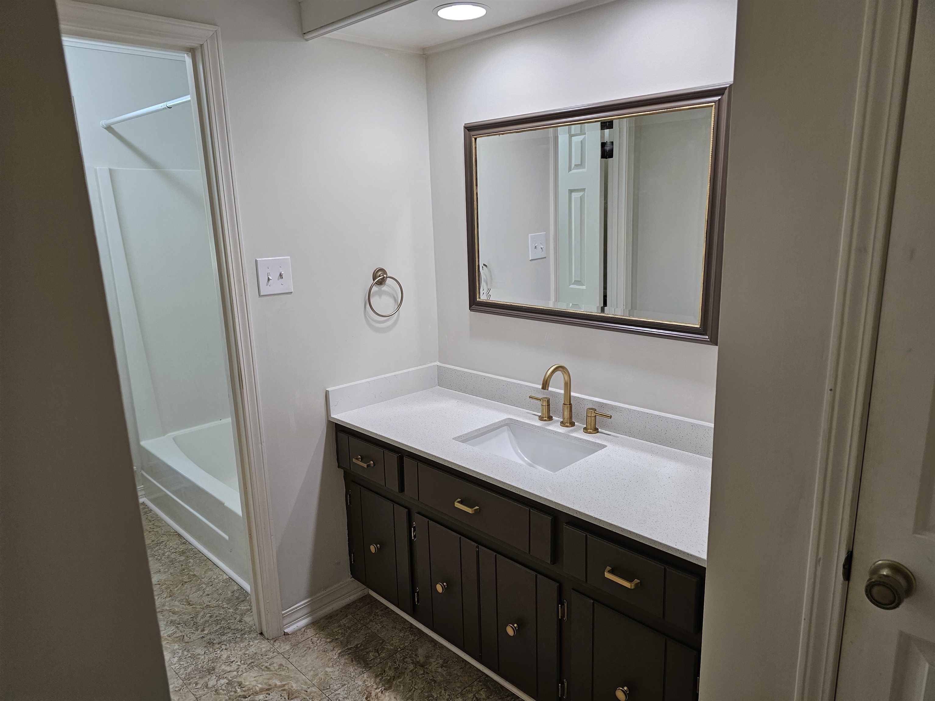 302 Robinhood Dr, Florence, AL 35633 — photo 11