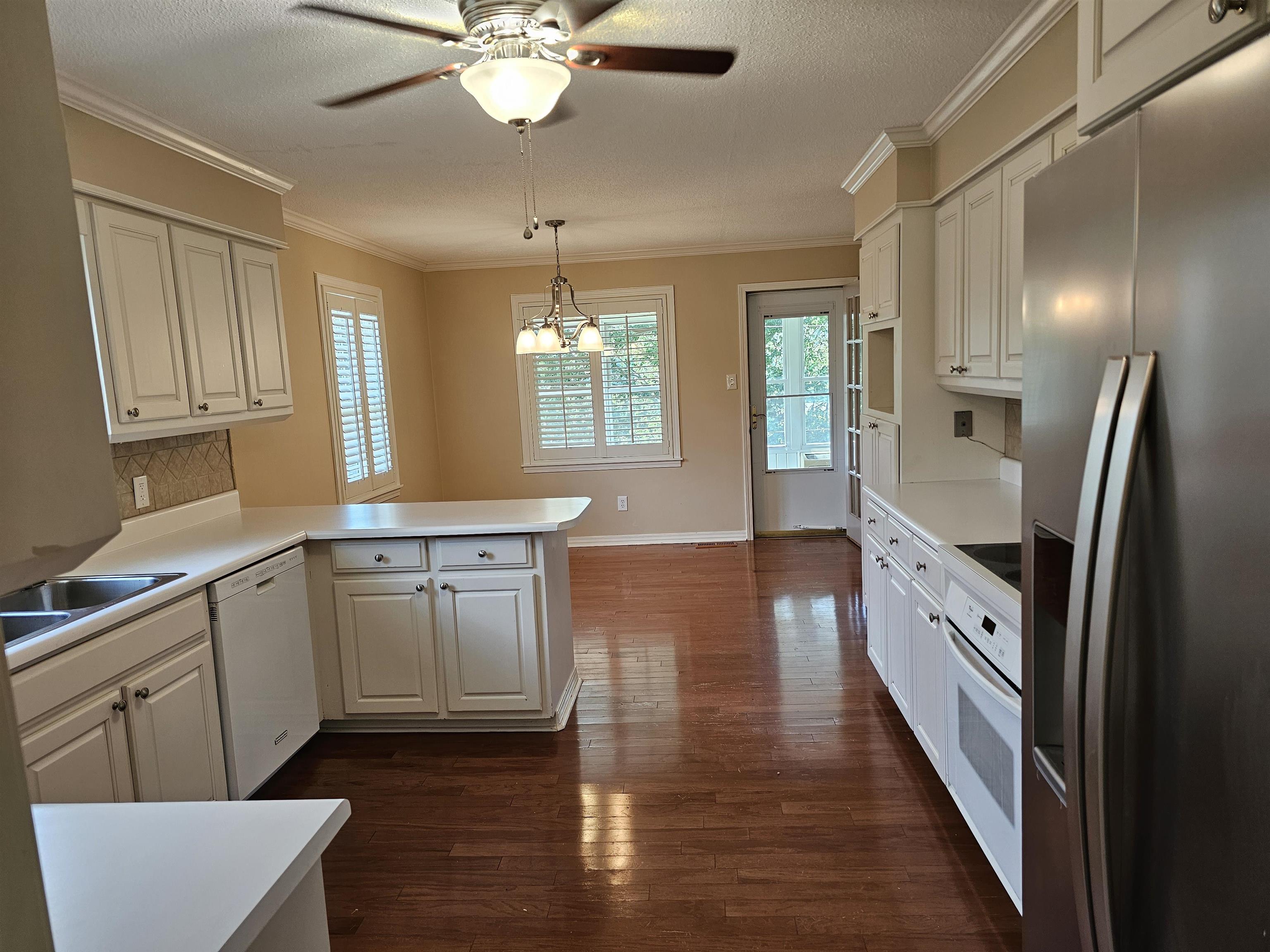 302 Robinhood Dr, Florence, AL 35633 — photo 4