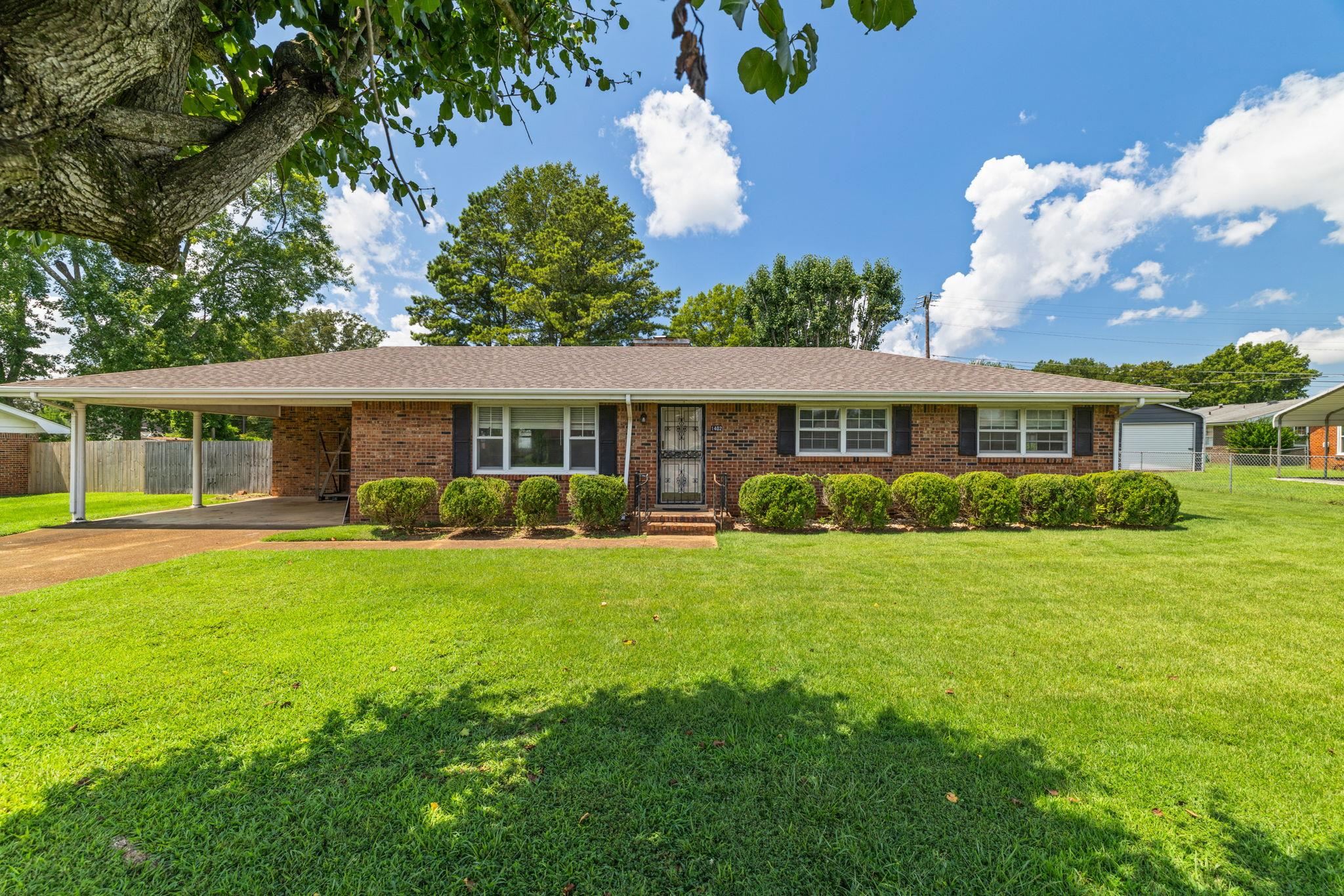 1402 Windsor Dr, Tuscumbia, AL 35674 — photo 1
