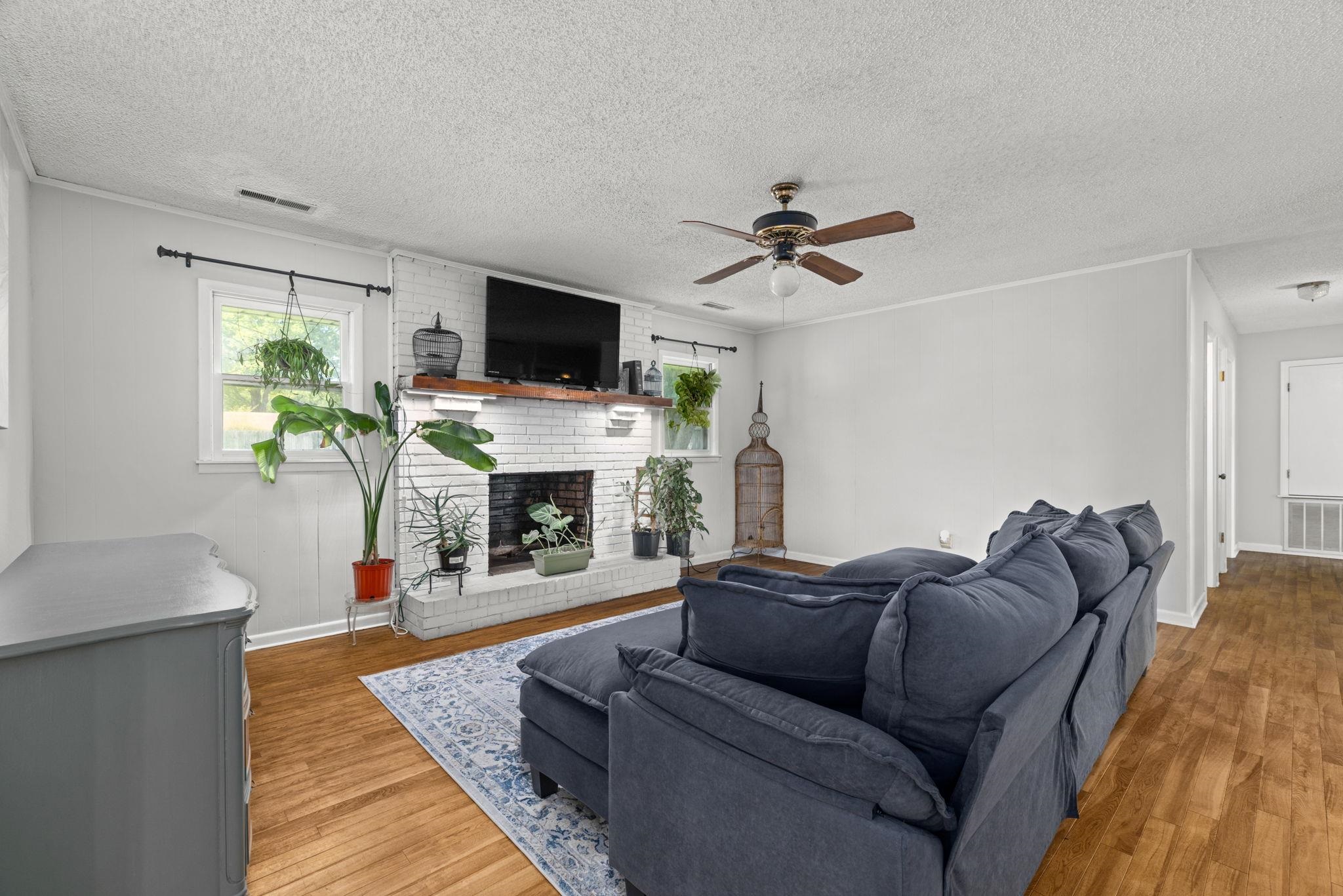 1402 Windsor Dr, Tuscumbia, AL 35674 — photo 2