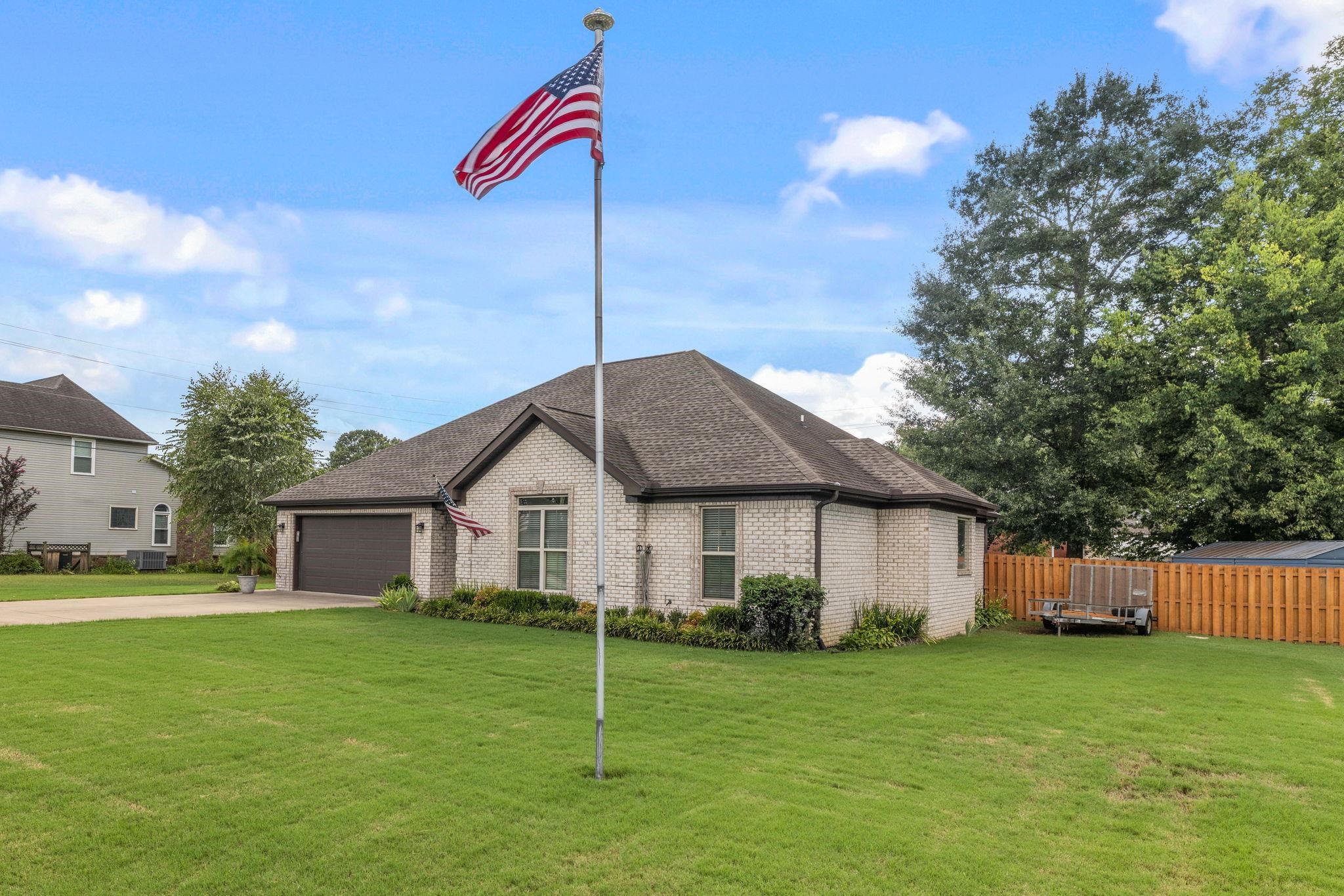 701 Hickory Ave, Muscle Shoals, AL 35661 — photo 2