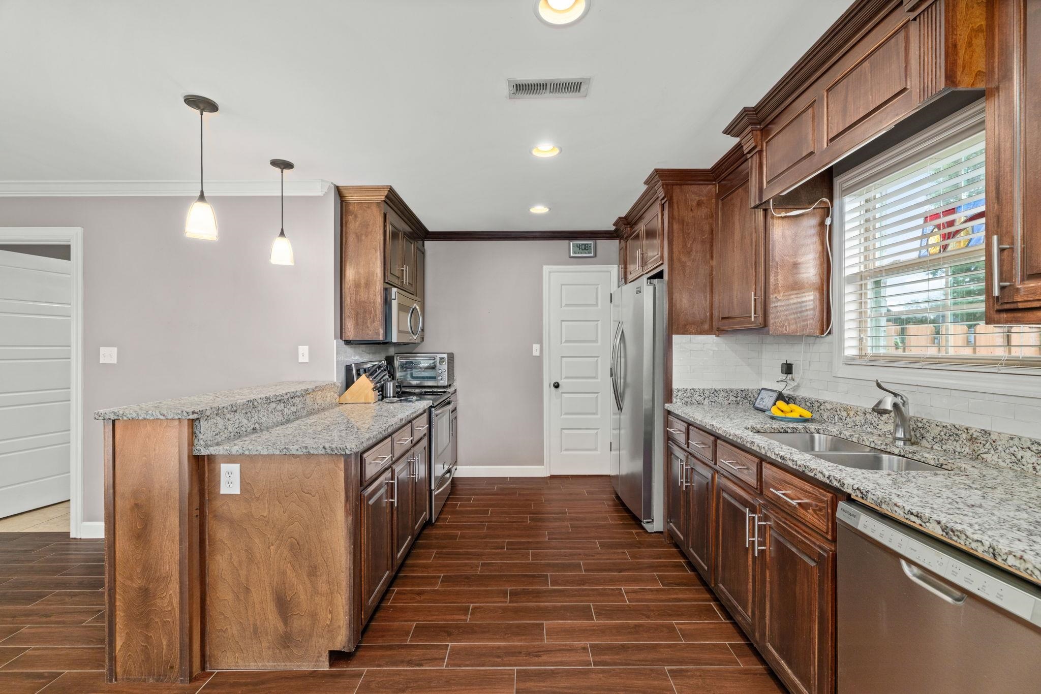 701 Hickory Ave, Muscle Shoals, AL 35661 — photo 9
