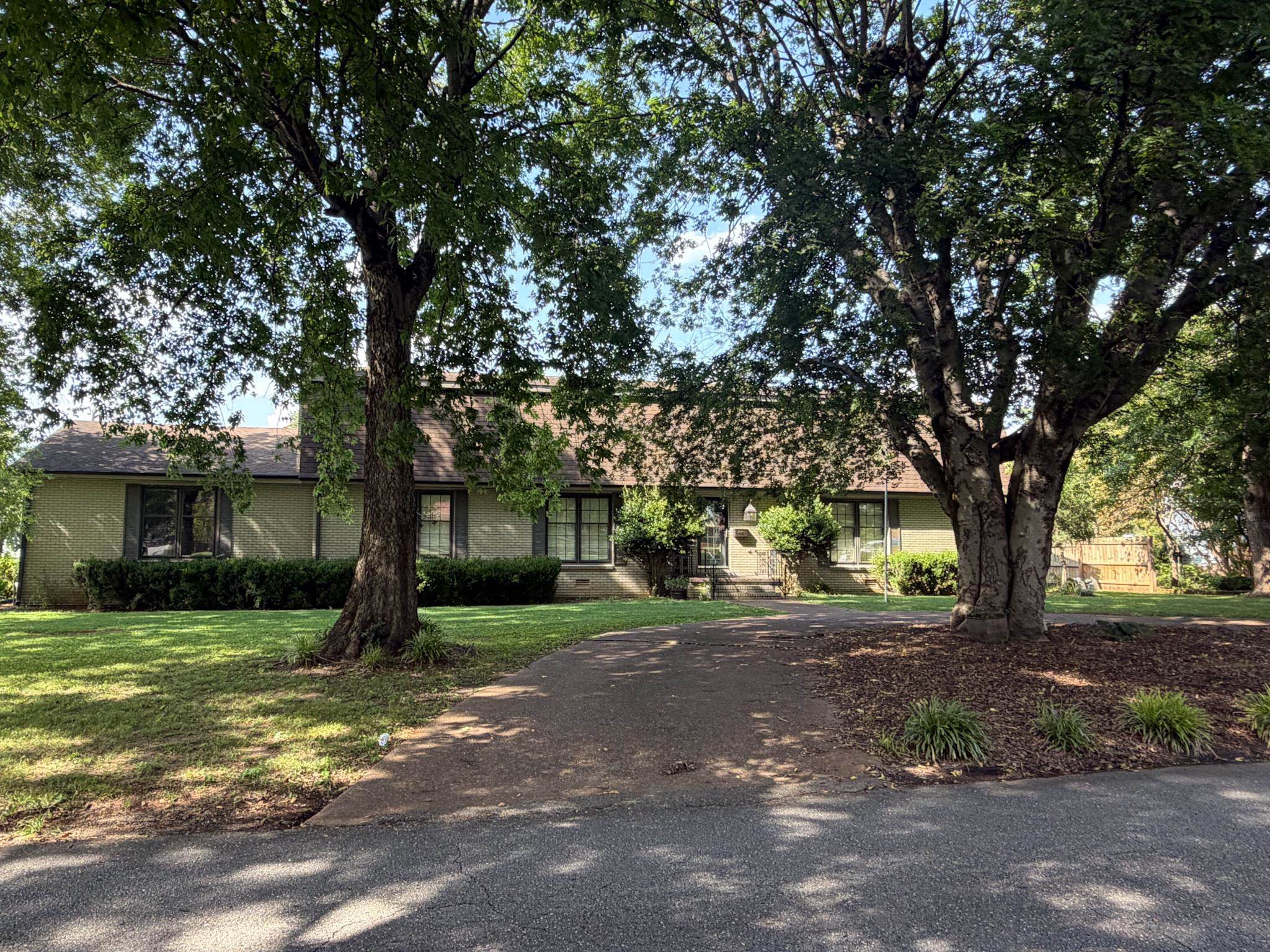1001 E 3rd St, Tuscumbia, AL 35674 — photo 2