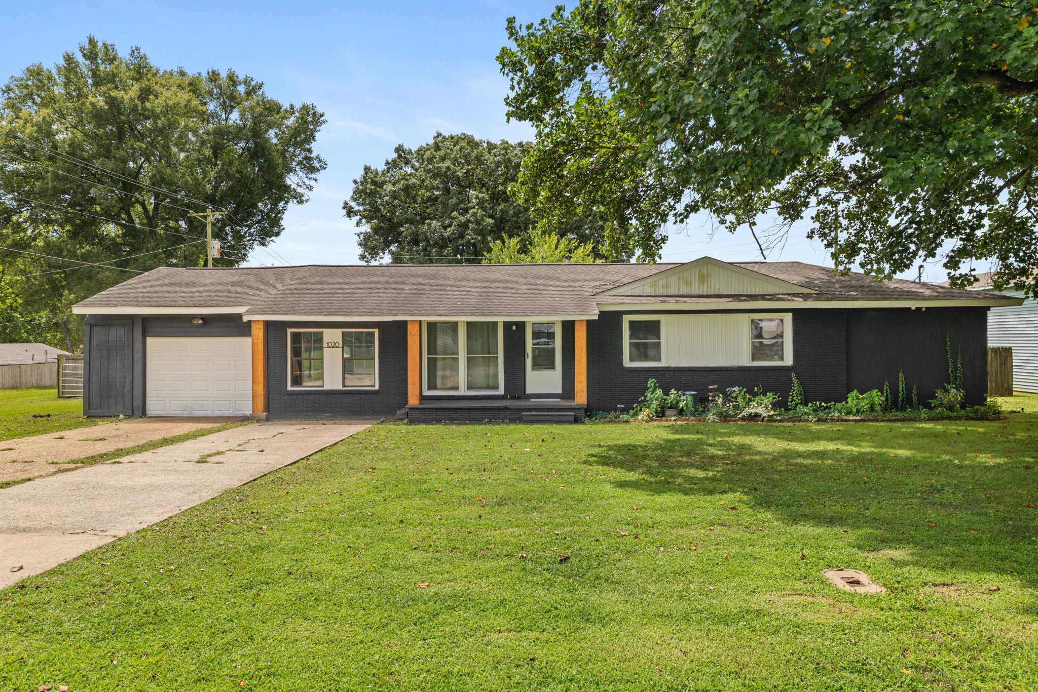 1020 Moss Ave, Muscle Shoals, AL 35661 — photo 1