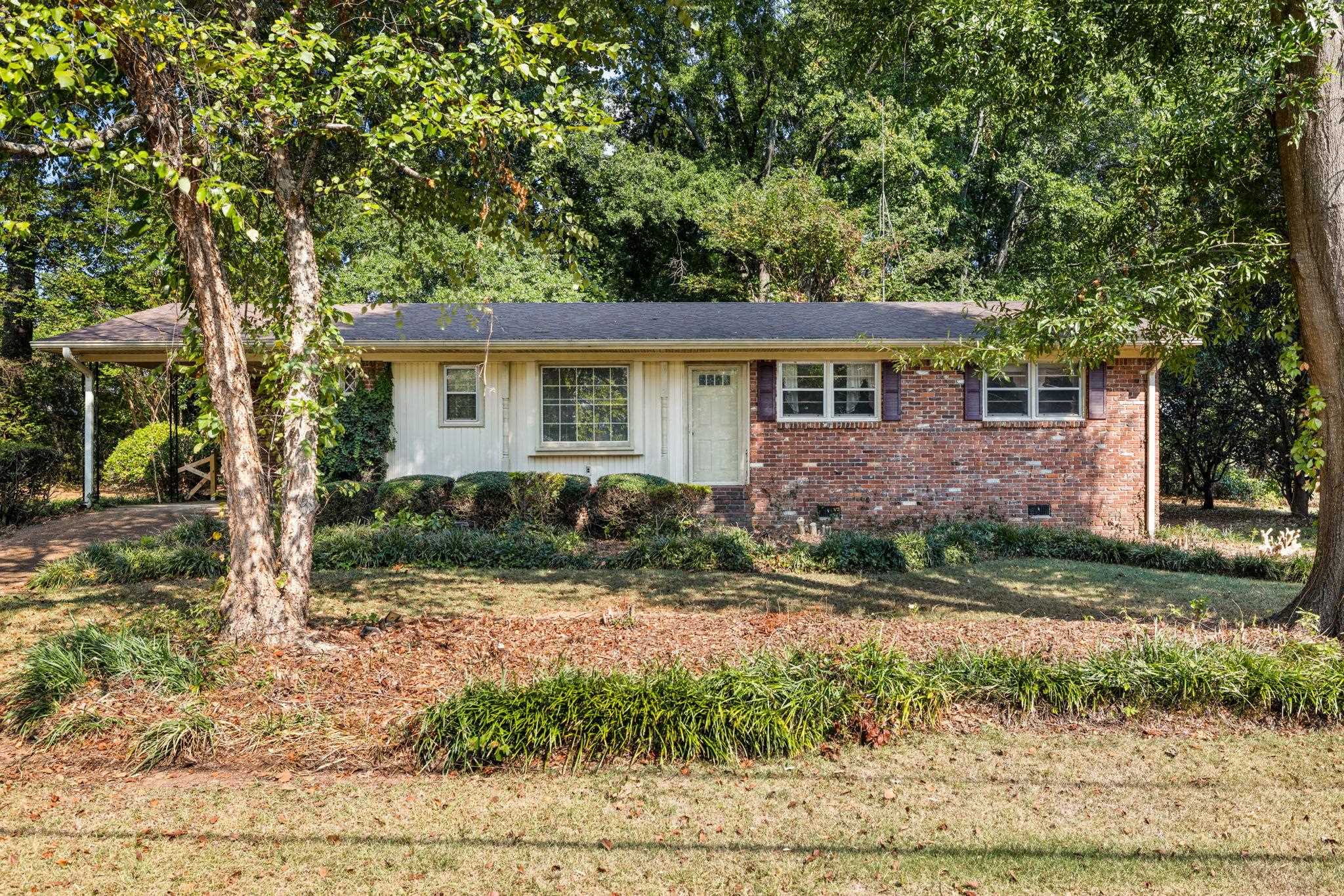 110 Hollywood Dr, Tuscumbia, AL 35674 — photo 1