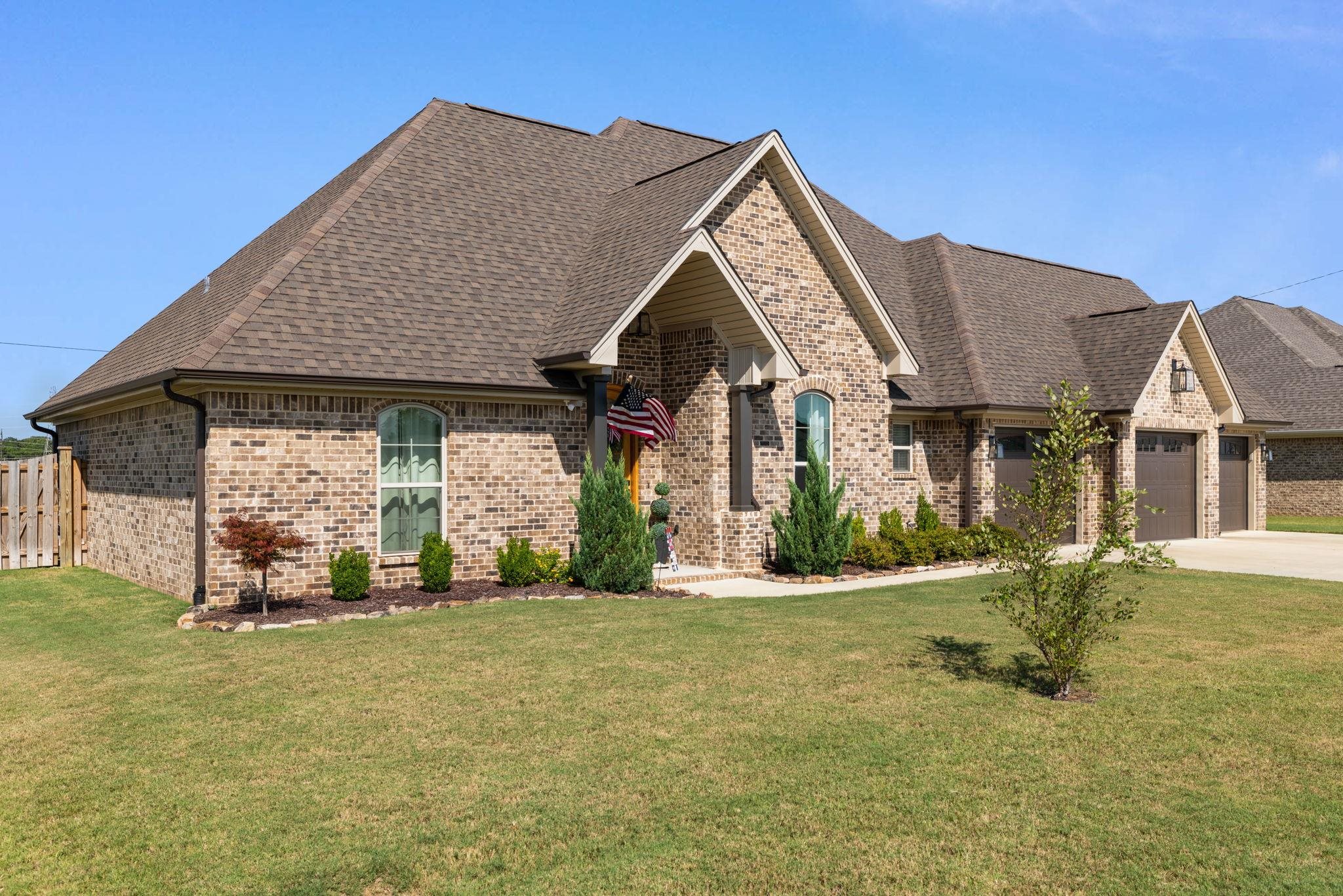195 Wynchase Dr, Muscle Shoals, AL 35661 — photo 2