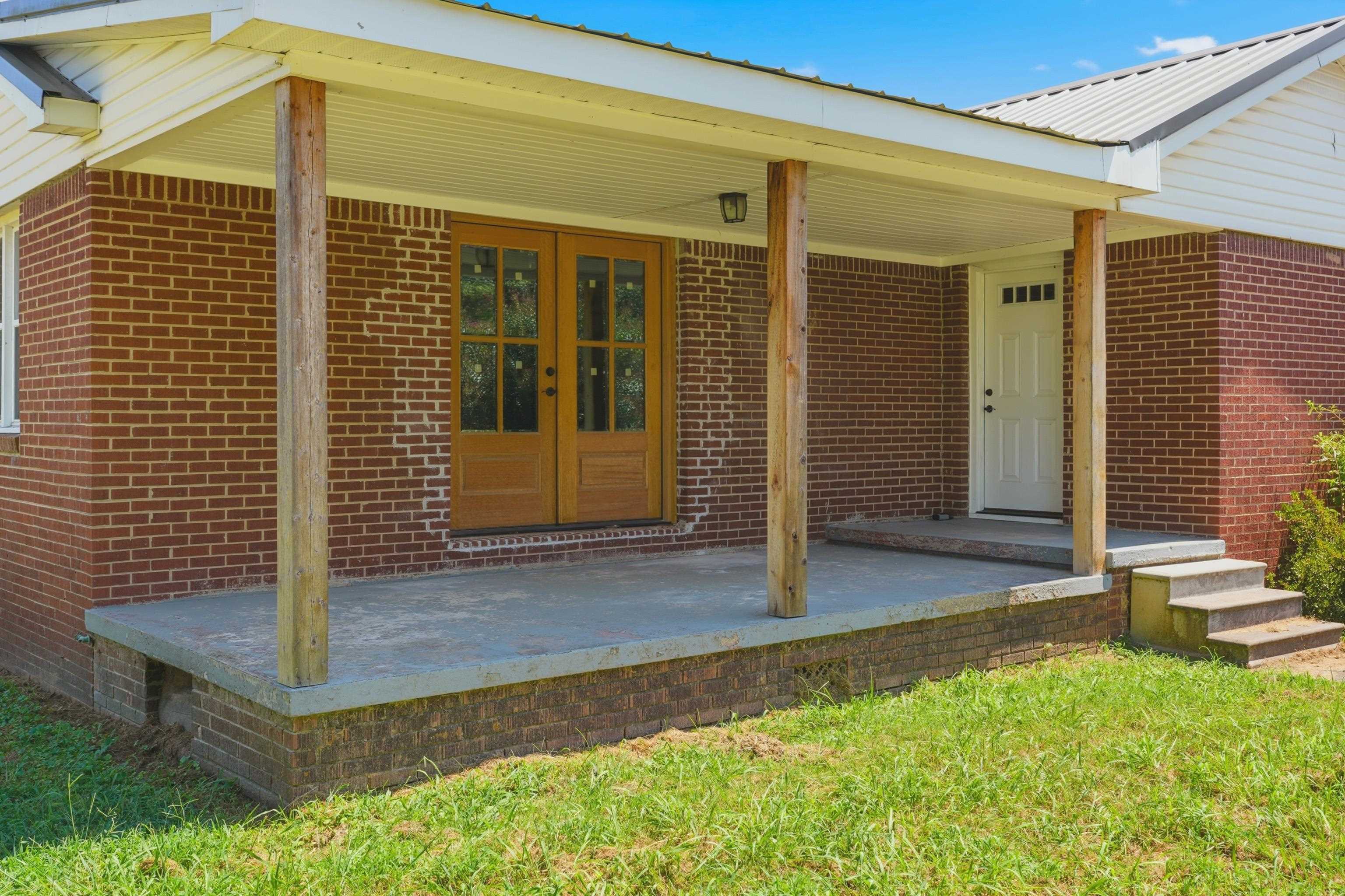 1211 Woodmont Dr, Tuscumbia, AL 35674 — photo 1