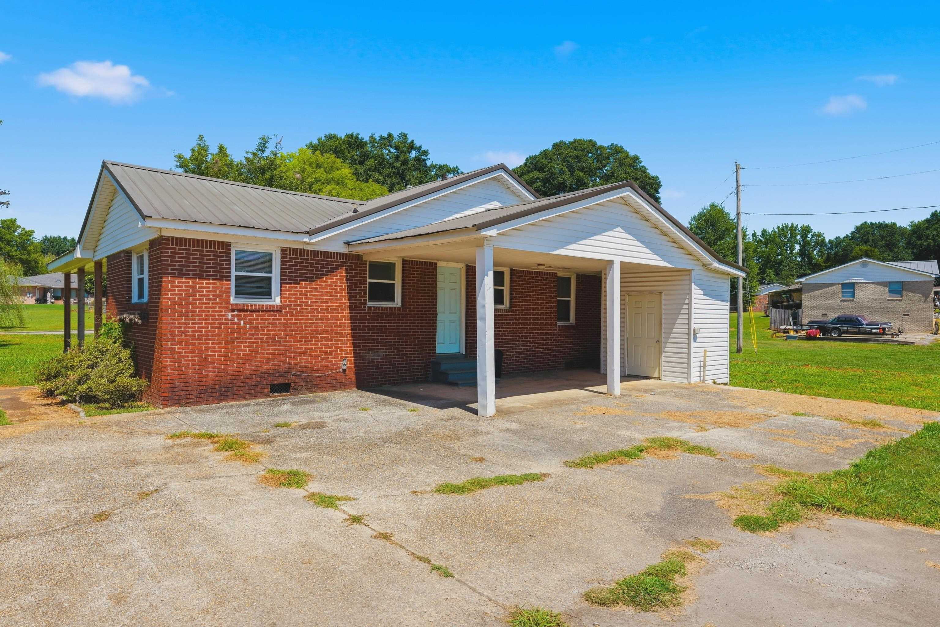 1211 Woodmont Dr, Tuscumbia, AL 35674 — photo 2