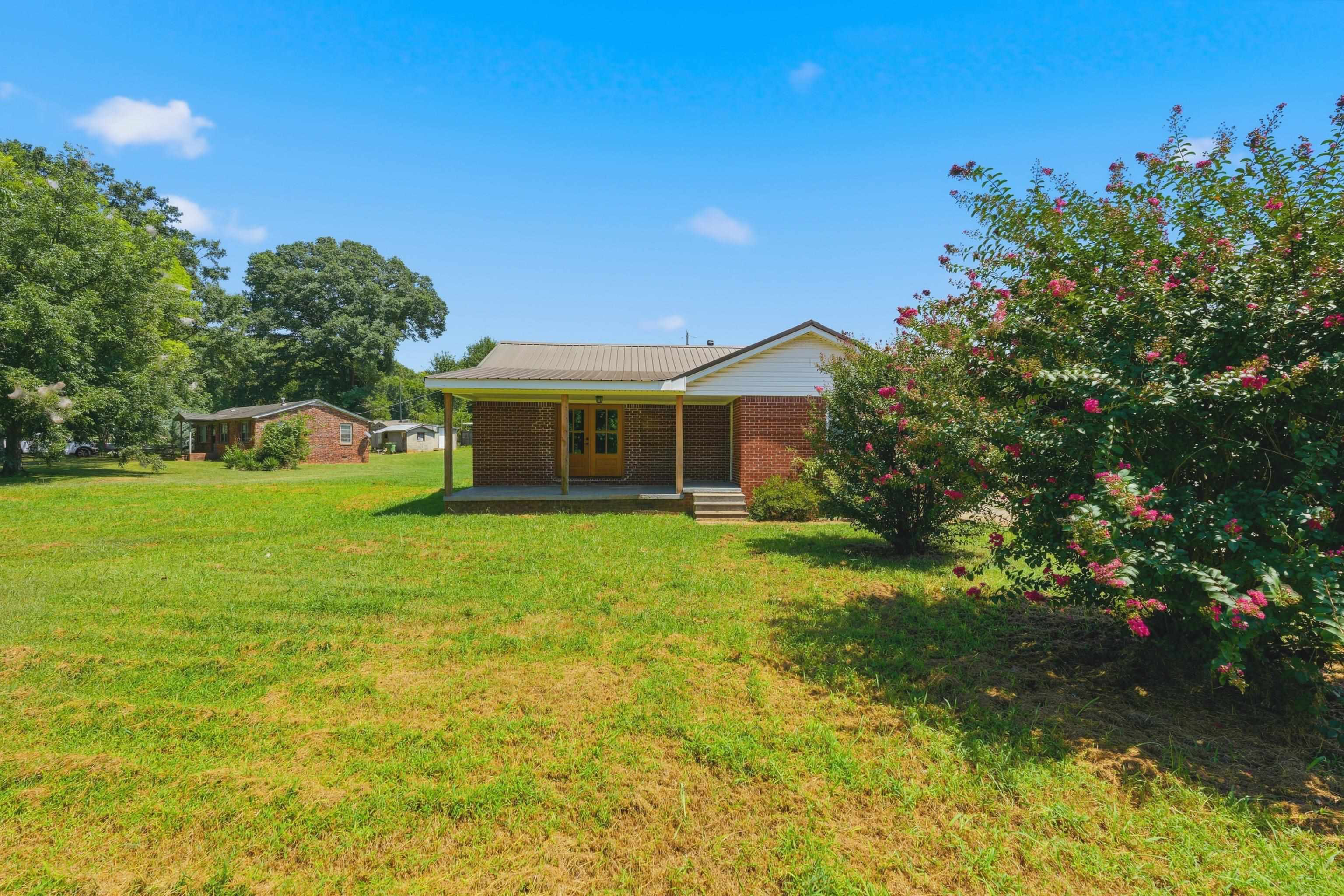 1211 Woodmont Dr, Tuscumbia, AL 35674 — photo 3