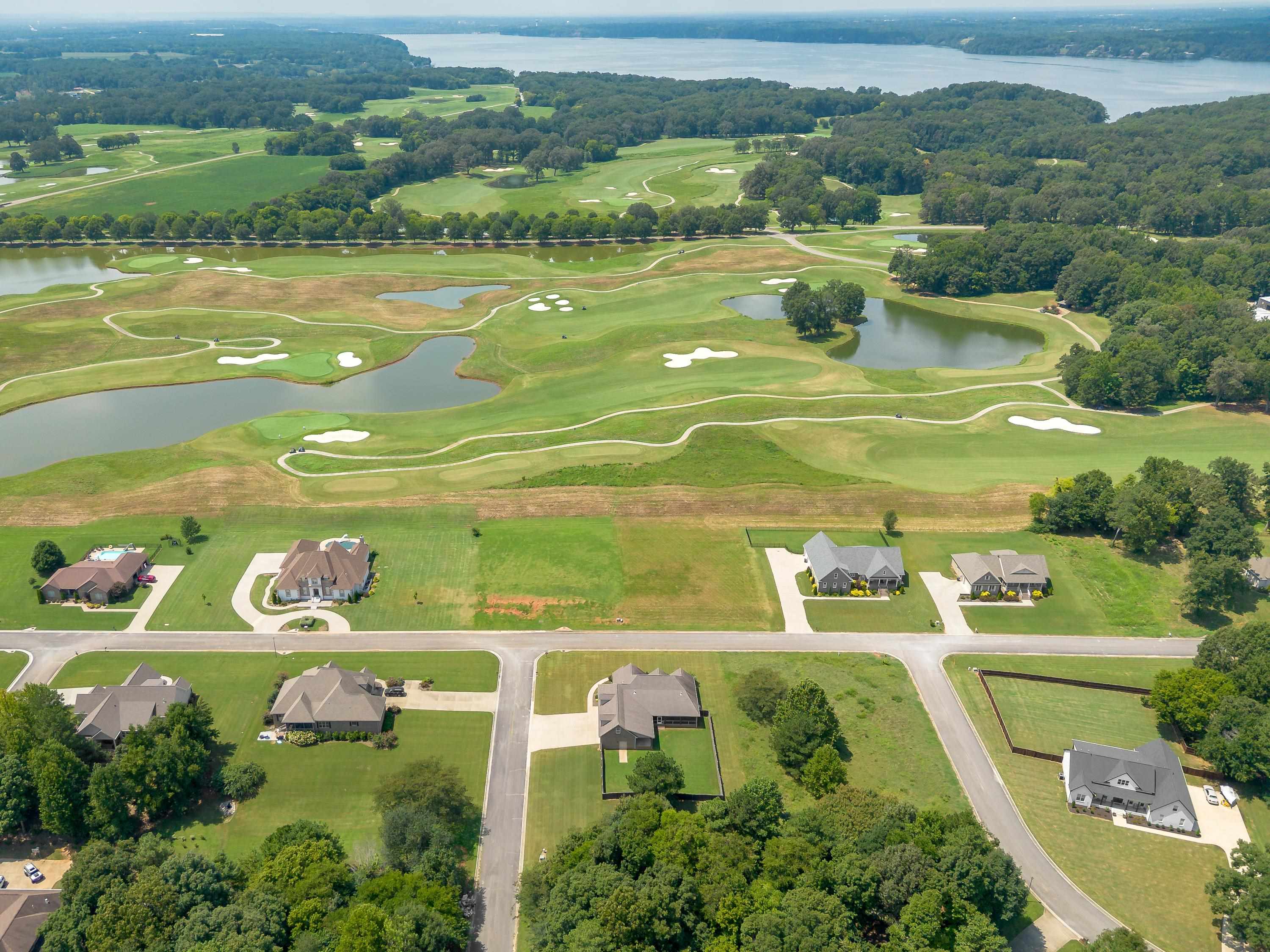 655 Golf Trail Rdg, Muscle Shoals, AL 35661 — photo 1