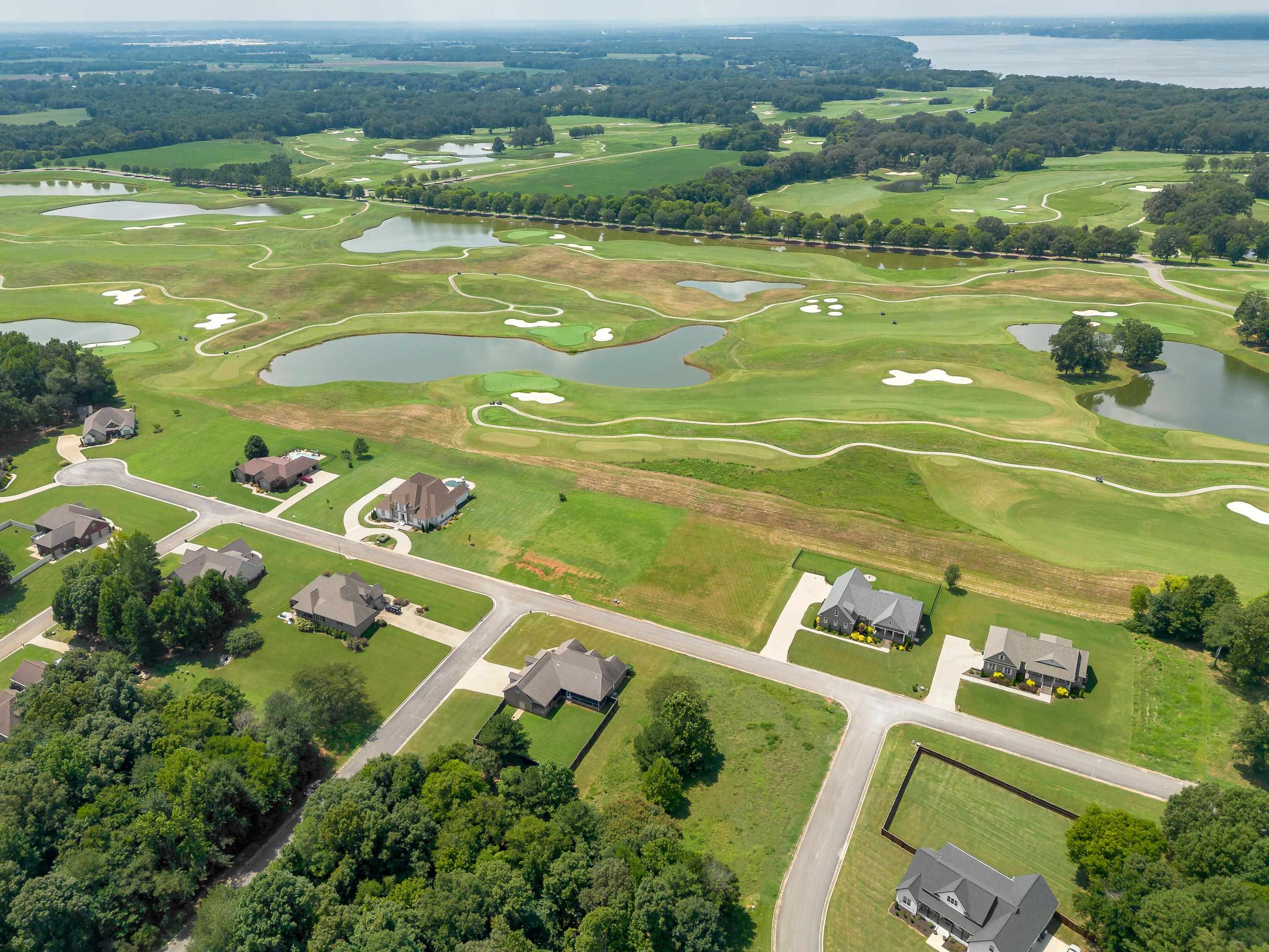 655 Golf Trail Rdg, Muscle Shoals, AL 35661 — photo 3