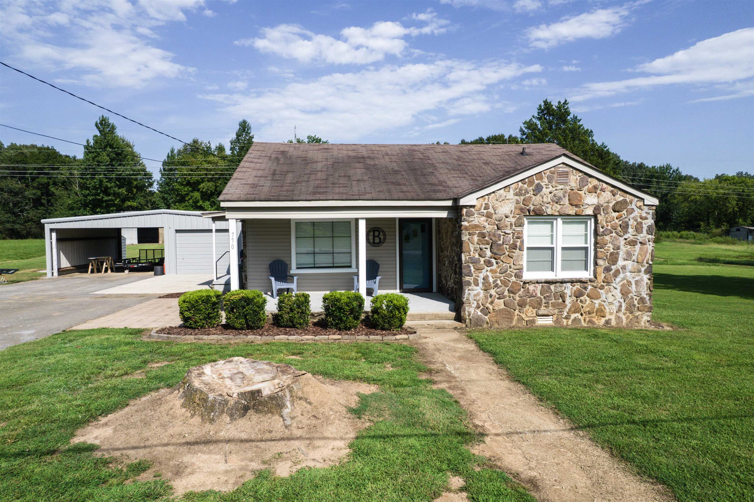 770 Smith Ln, Tuscumbia, AL 35674 — photo 1