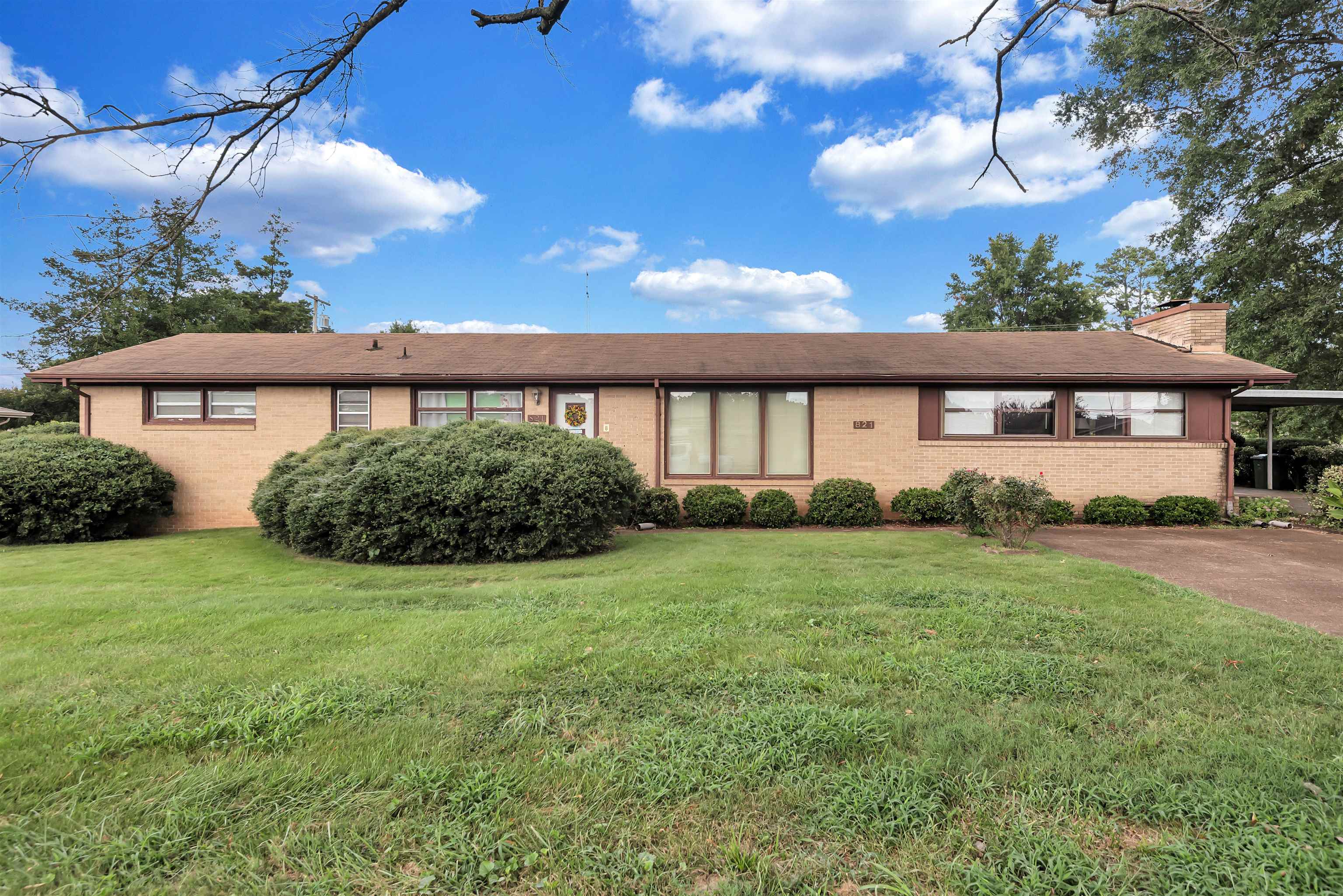 821 Buena Vista Ave, Muscle Shoals, AL 35661 — photo 1