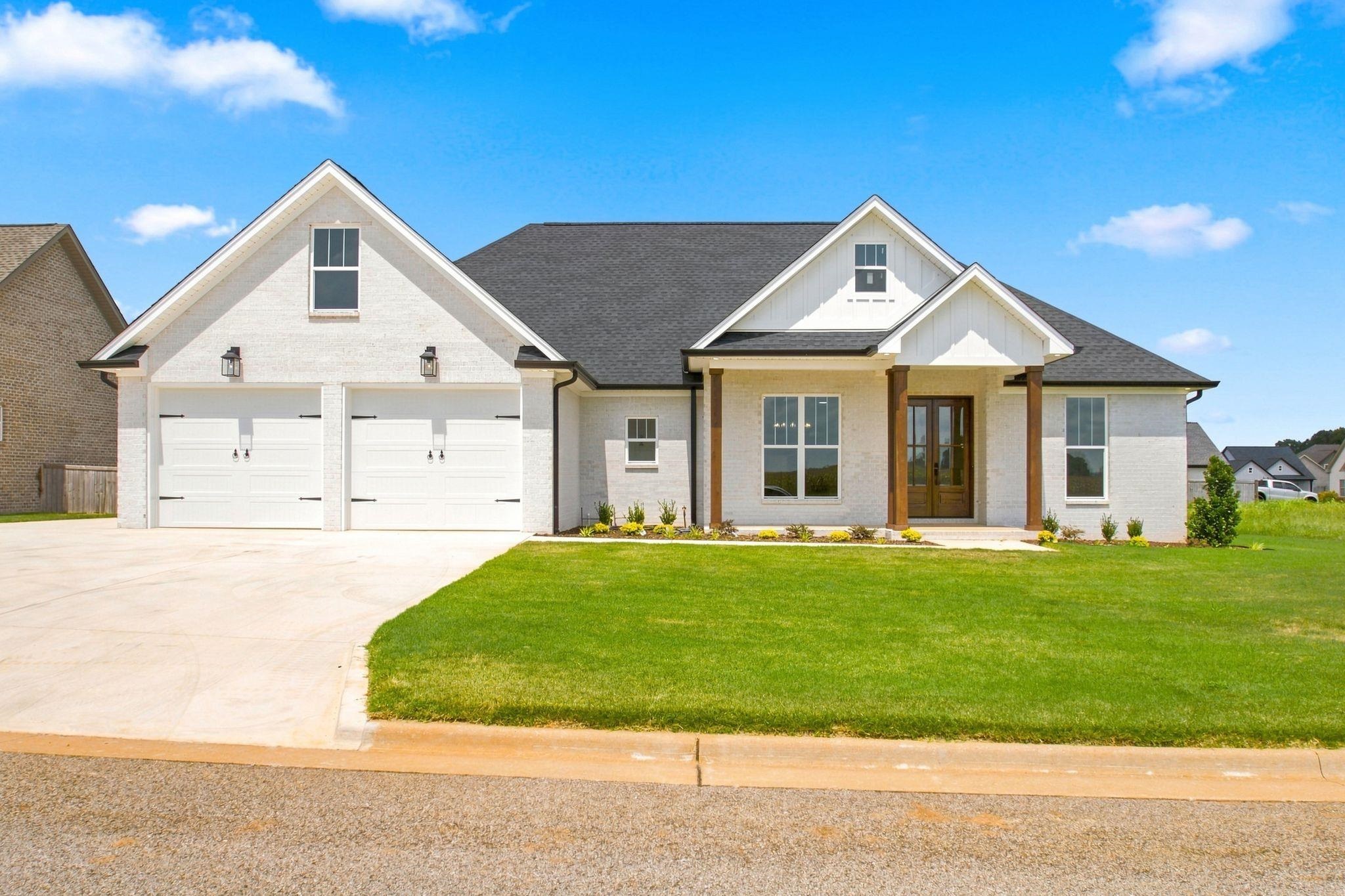 135 Grove Landing Dr, Tuscumbia, AL 35674 — photo 1