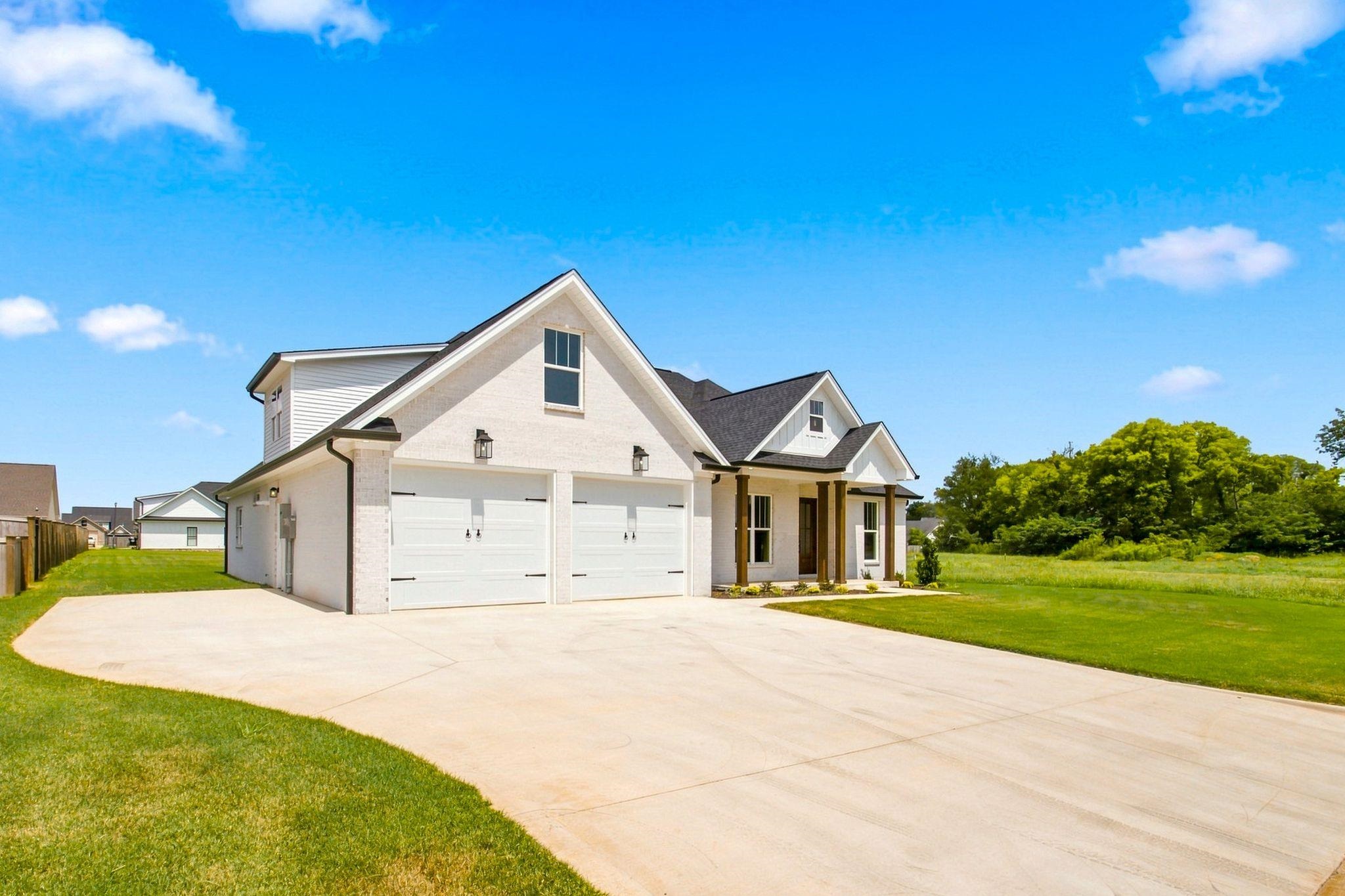 135 Grove Landing Dr, Tuscumbia, AL 35674 — photo 2