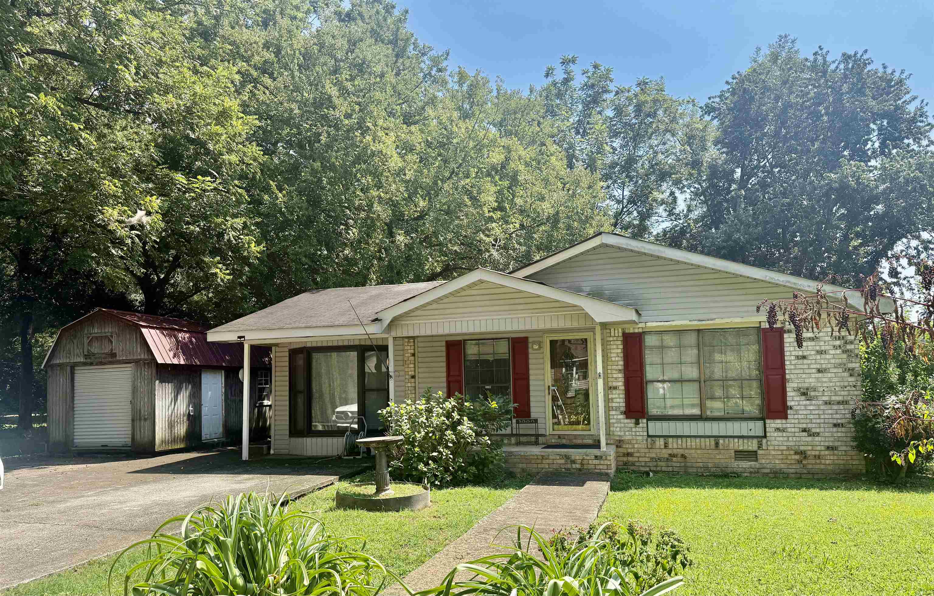 1128 8th St, Tuscumbia, AL 35674 — photo 1