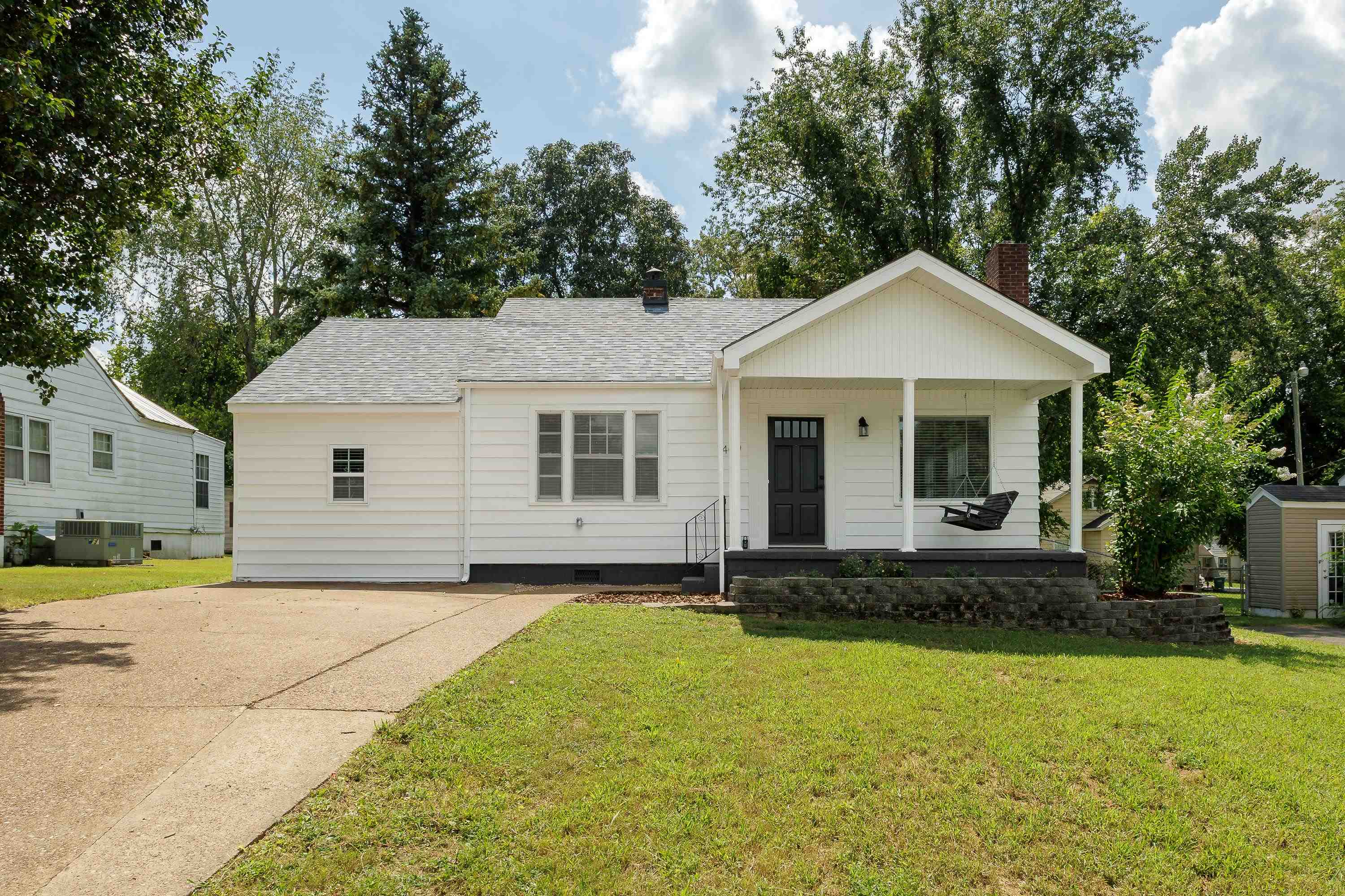 1409 E 35th St, Sheffield, AL 35660 — photo 1