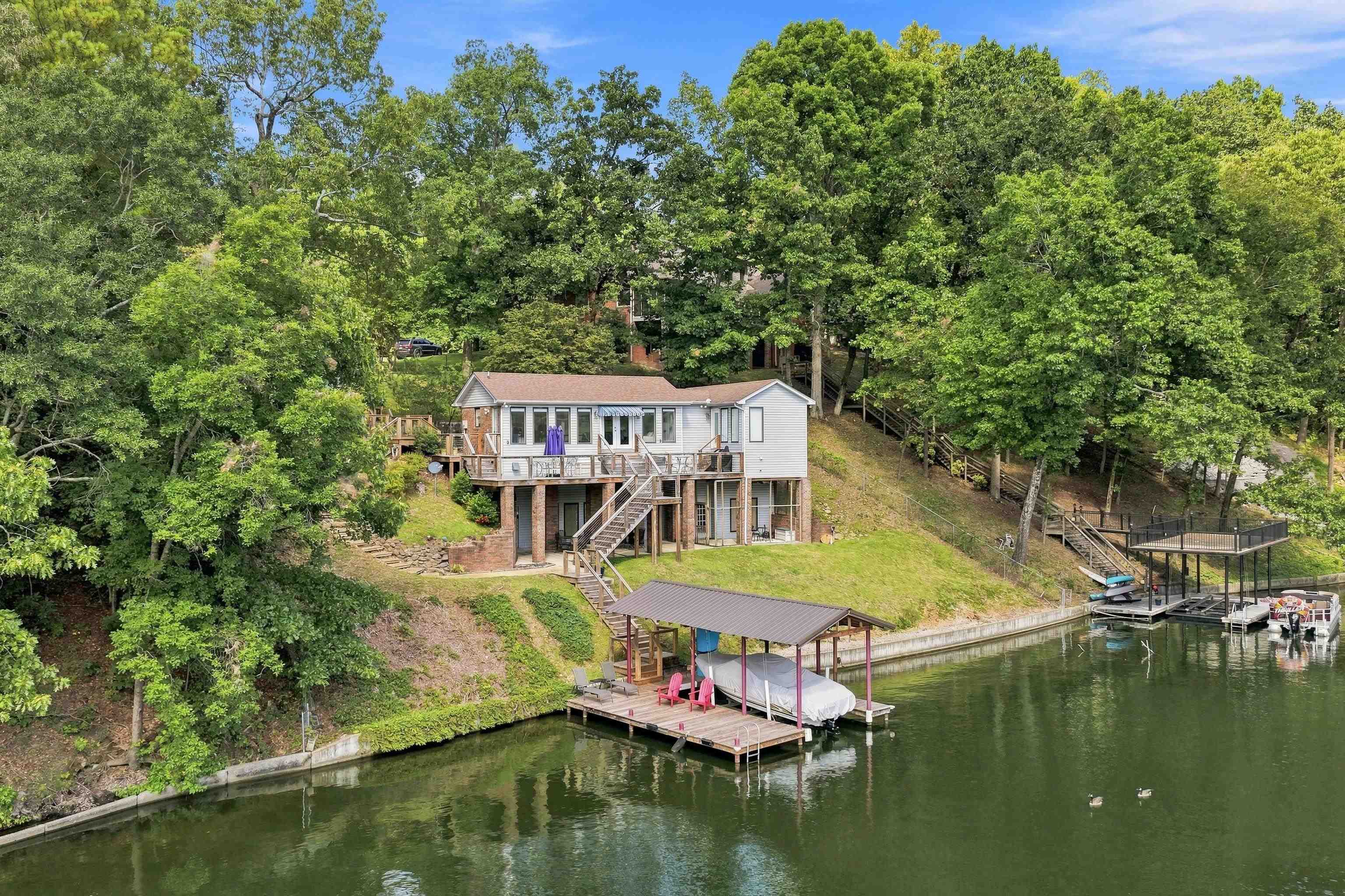 407 Lakeside Cr, Muscle Shoals, AL 35661 — photo 1