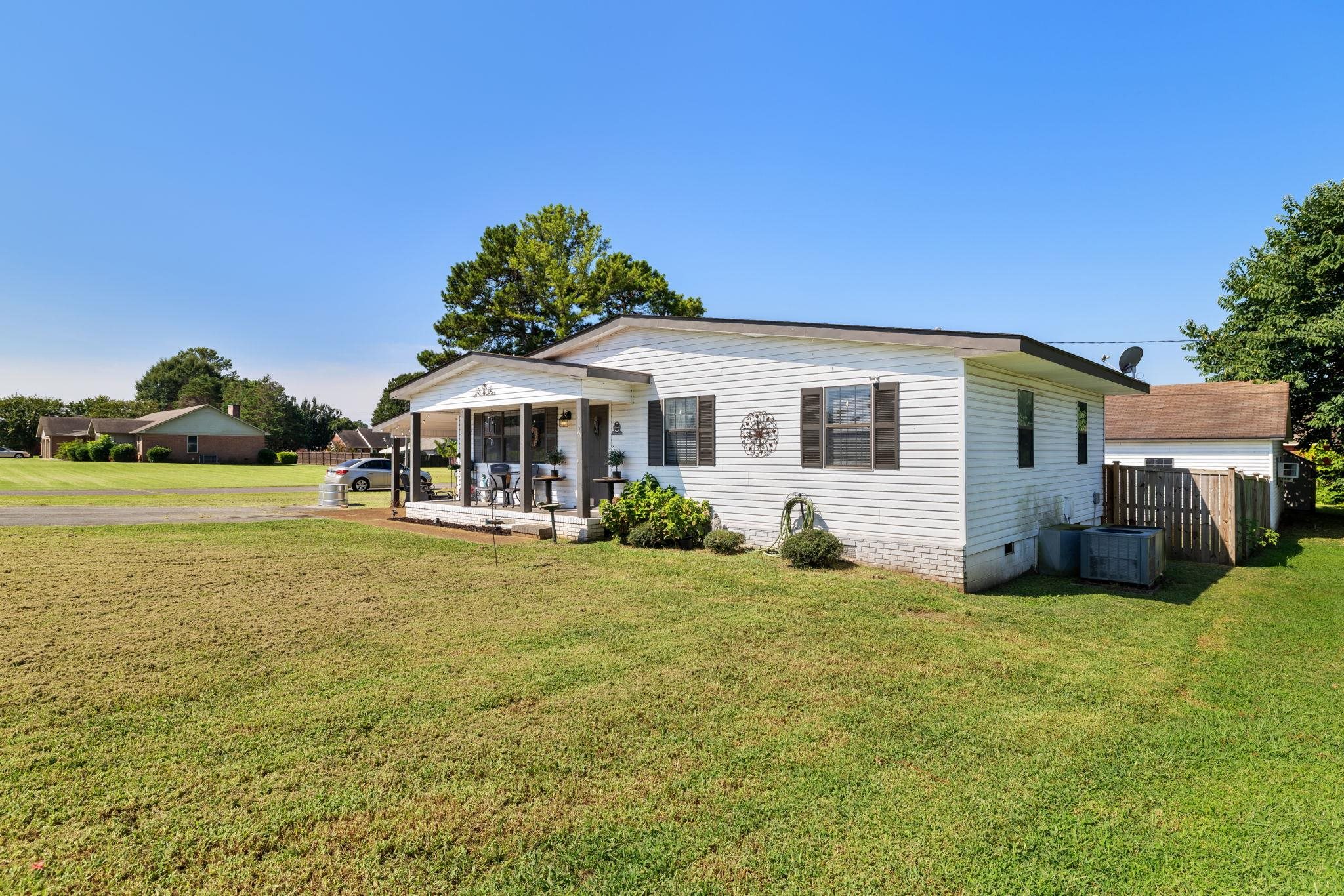 304 S Gusmus Ave, Muscle Shoals, AL 35661 — photo 2