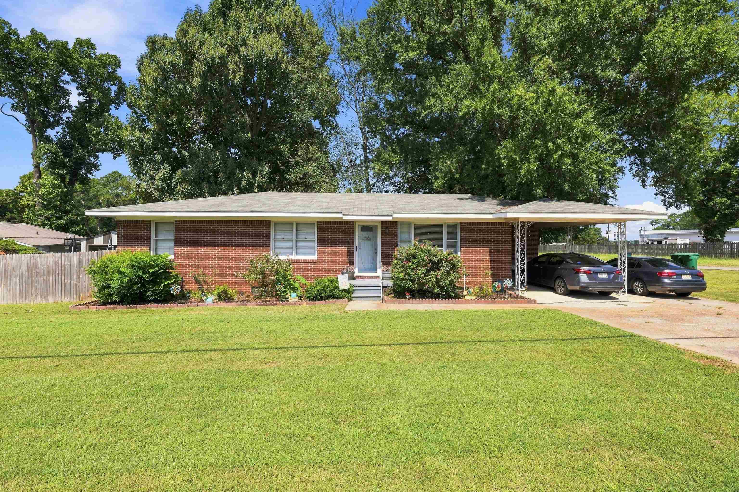 108 W Tunstall St, Tuscumbia, AL 35674 — photo 2