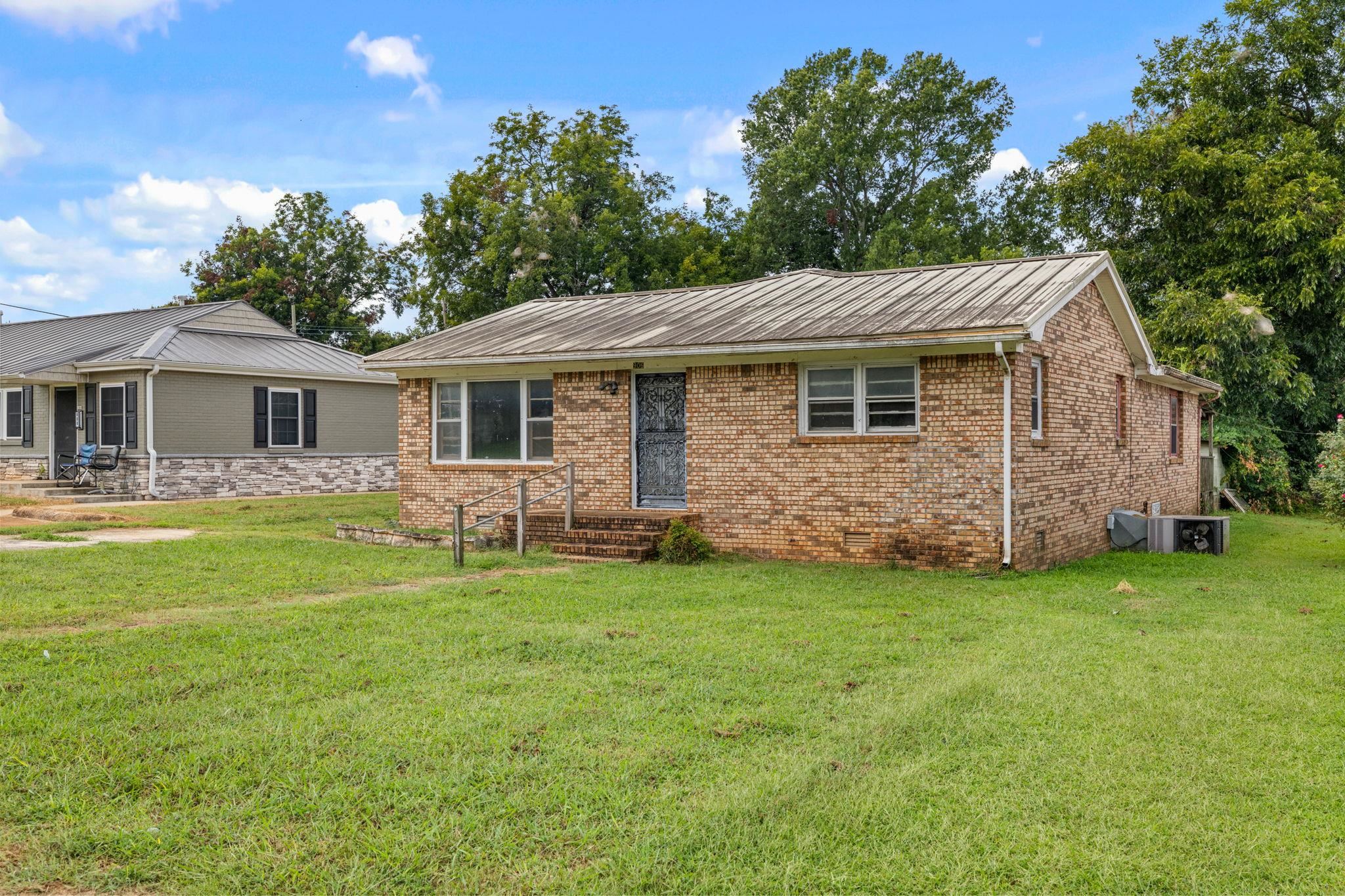 906 S Atlanta Ave, Sheffield, AL 35660 — photo 1